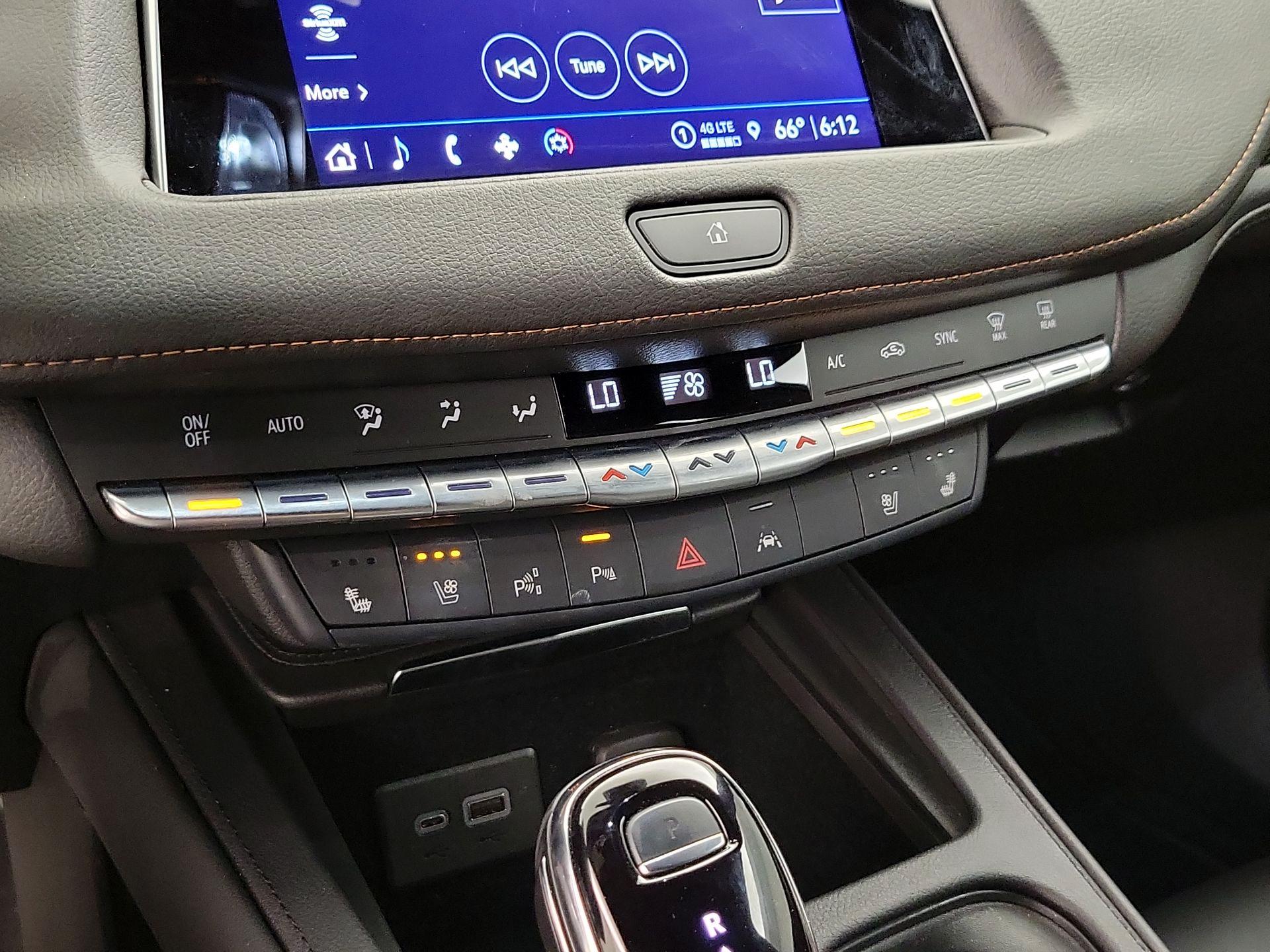 Thumbnail: 2023 Cadillac XT4 - 16