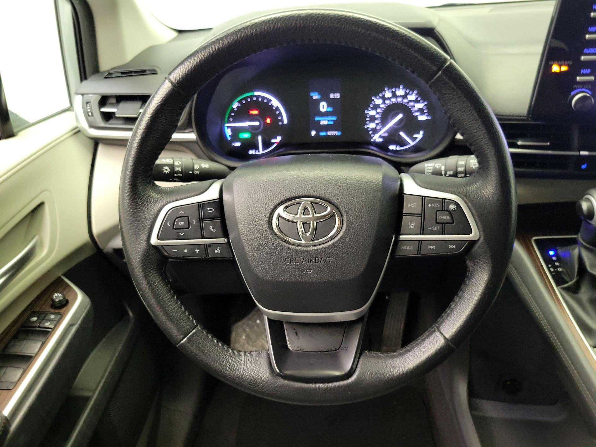 Thumbnail: 2023 Toyota Sienna - 10
