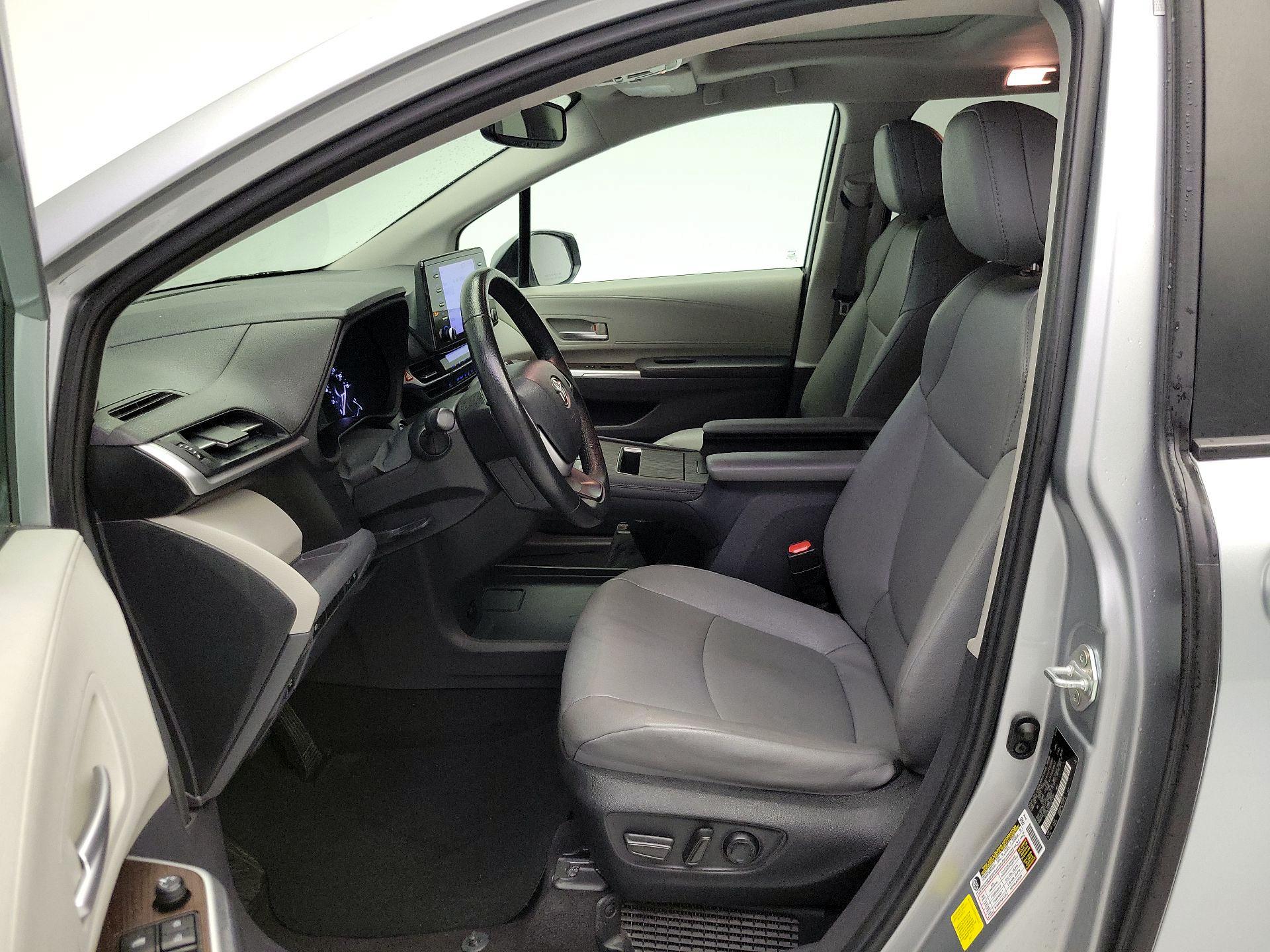Thumbnail: 2023 Toyota Sienna - 11