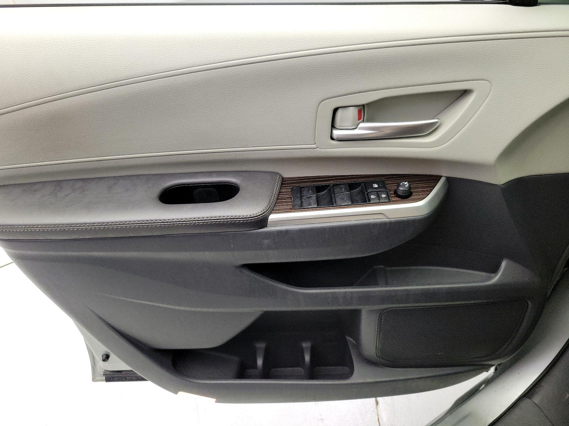 Thumbnail: 2023 Toyota Sienna - 12
