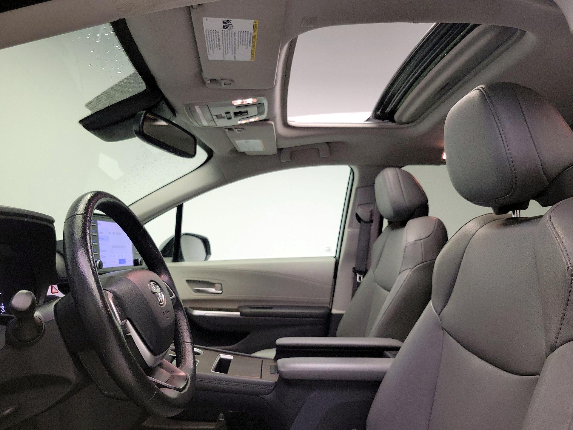 Thumbnail: 2023 Toyota Sienna - 18
