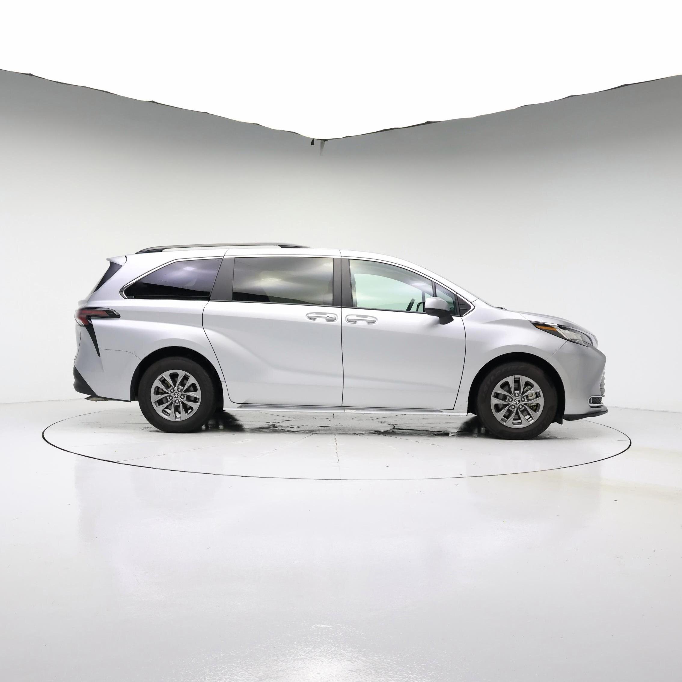 Thumbnail: 2023 Toyota Sienna - 7