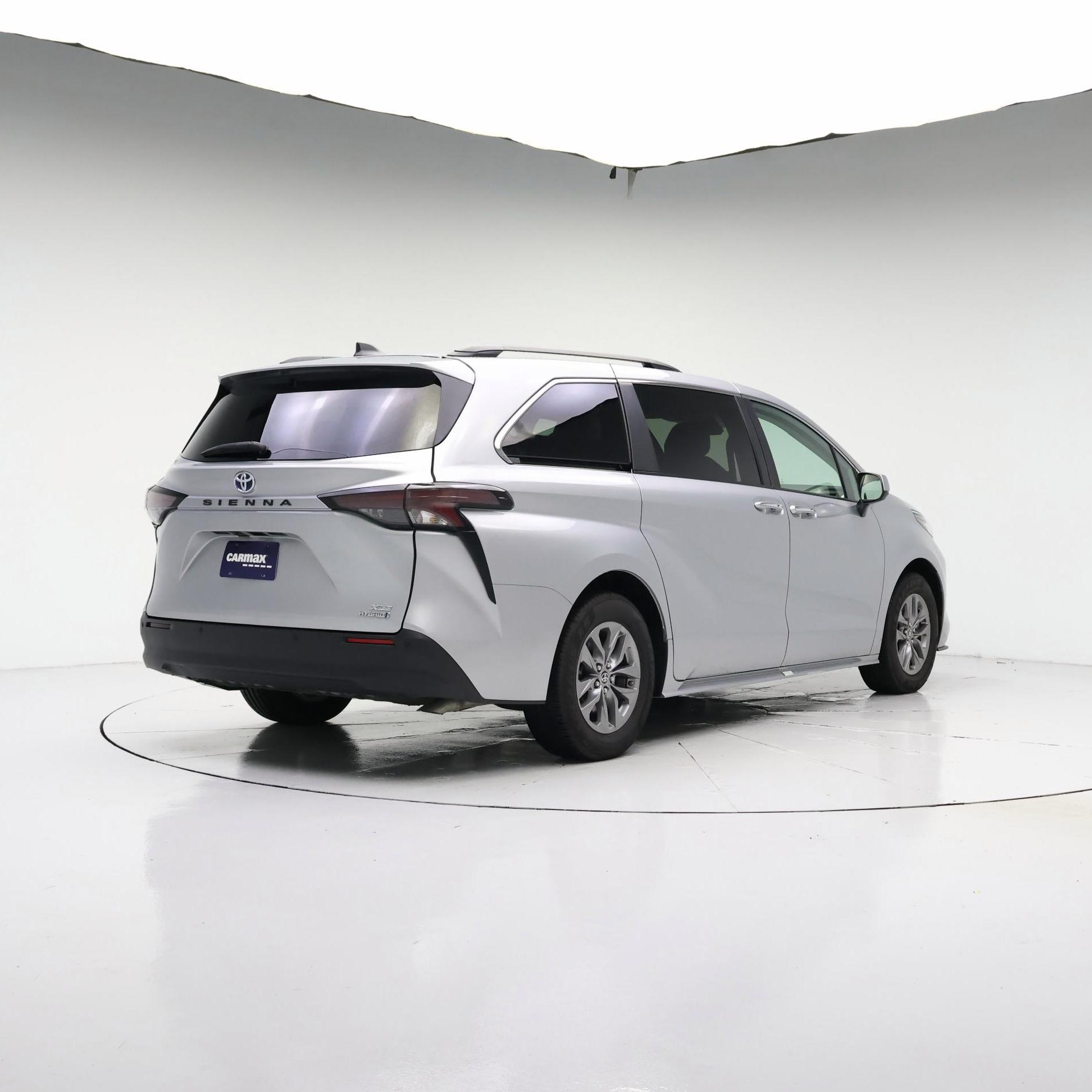 Thumbnail: 2023 Toyota Sienna - 8