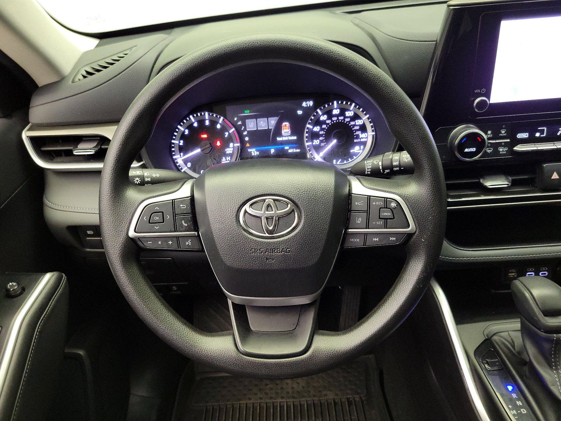 Thumbnail: 2023 Toyota Highlander - 10