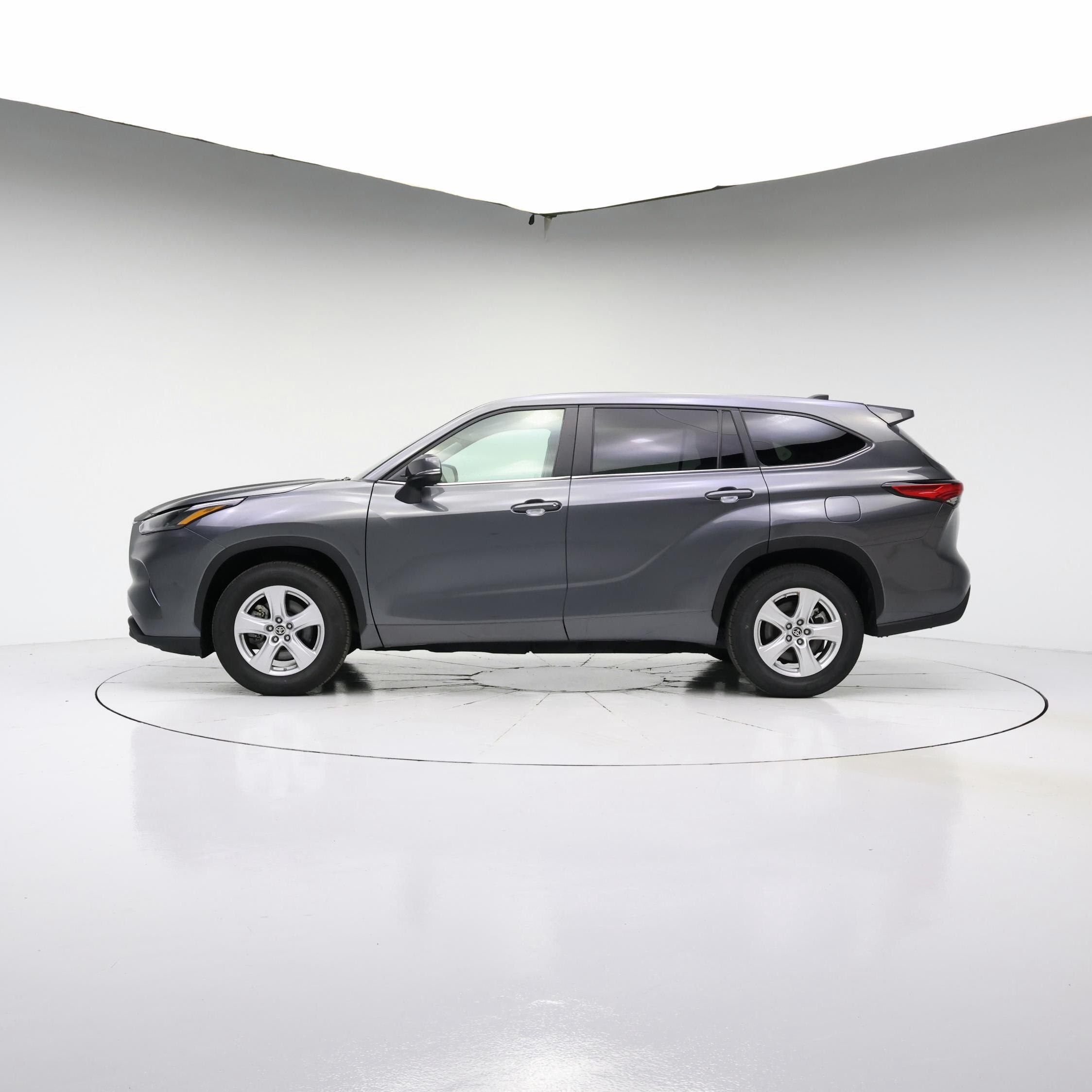 Thumbnail: 2023 Toyota Highlander - 3