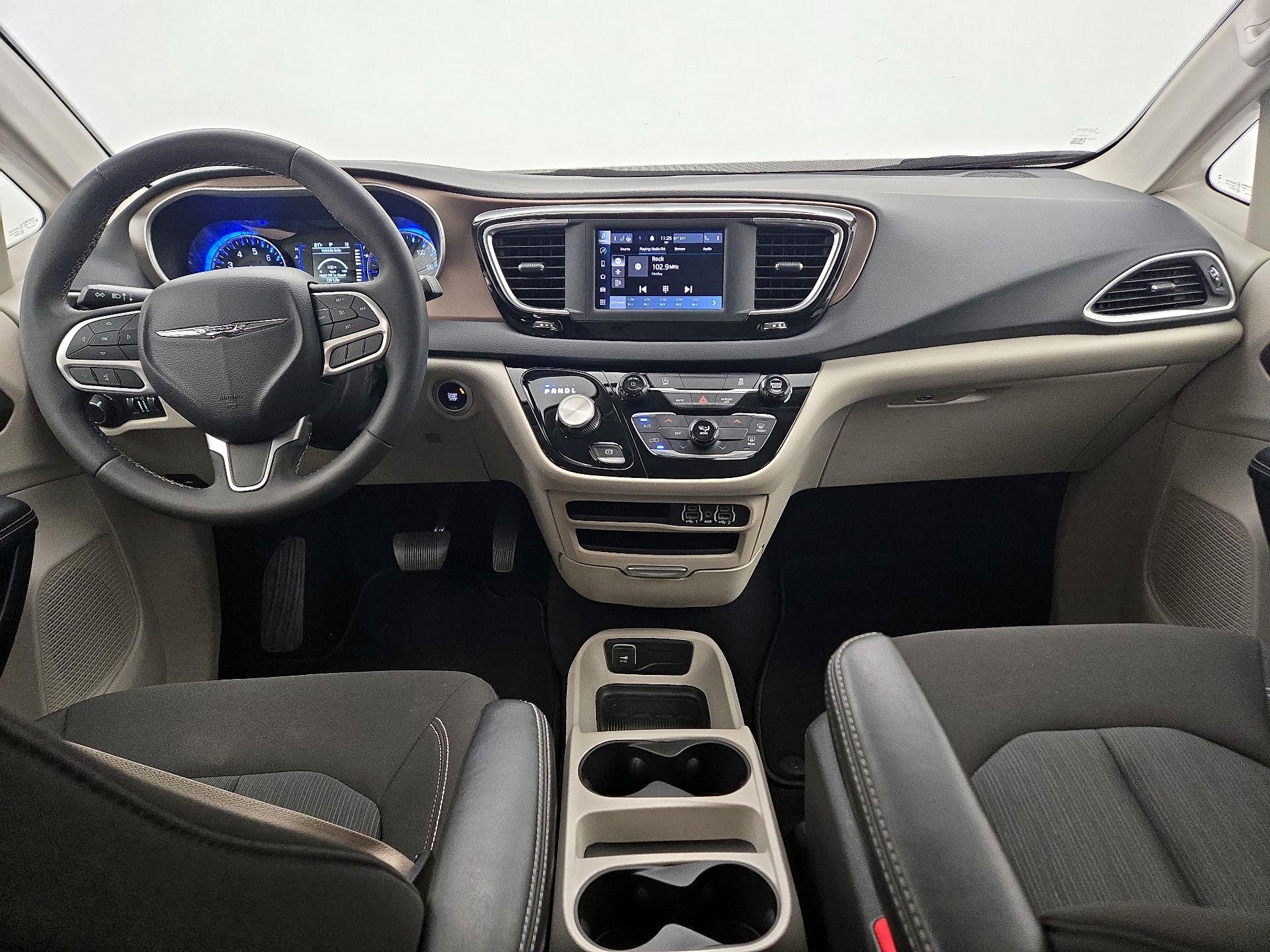 Thumbnail: 2023 Chrysler Voyager - 9