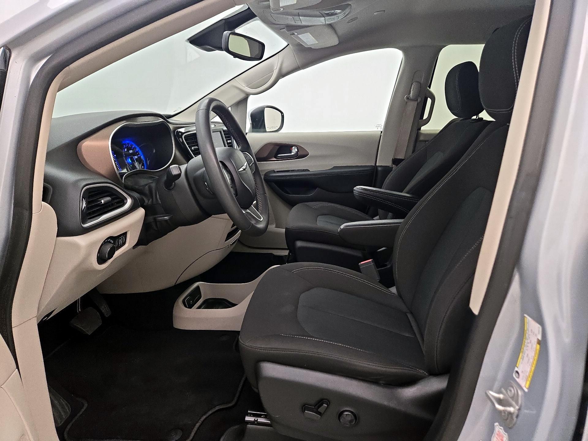 Thumbnail: 2023 Chrysler Voyager - 11