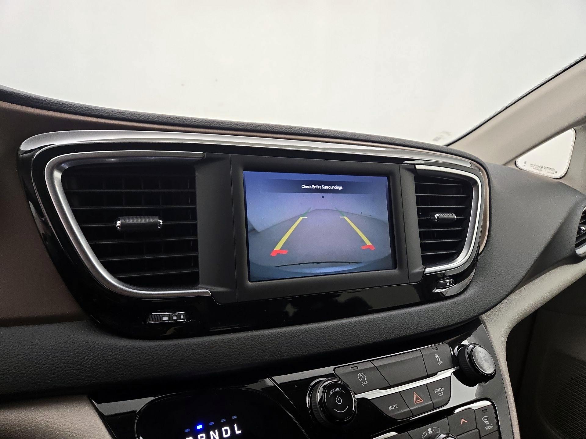 Thumbnail: 2023 Chrysler Voyager - 14