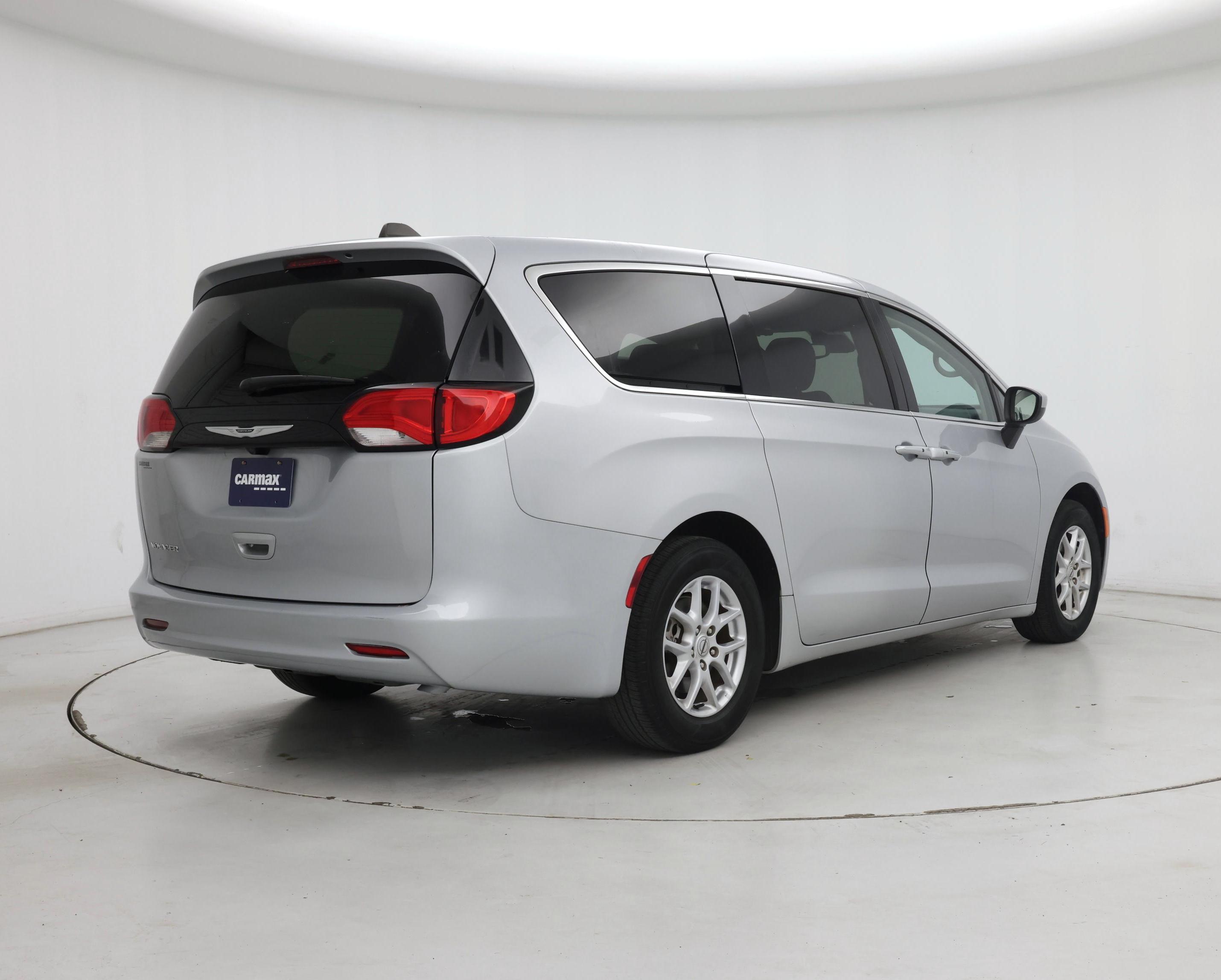 Thumbnail: 2023 Chrysler Voyager - 8