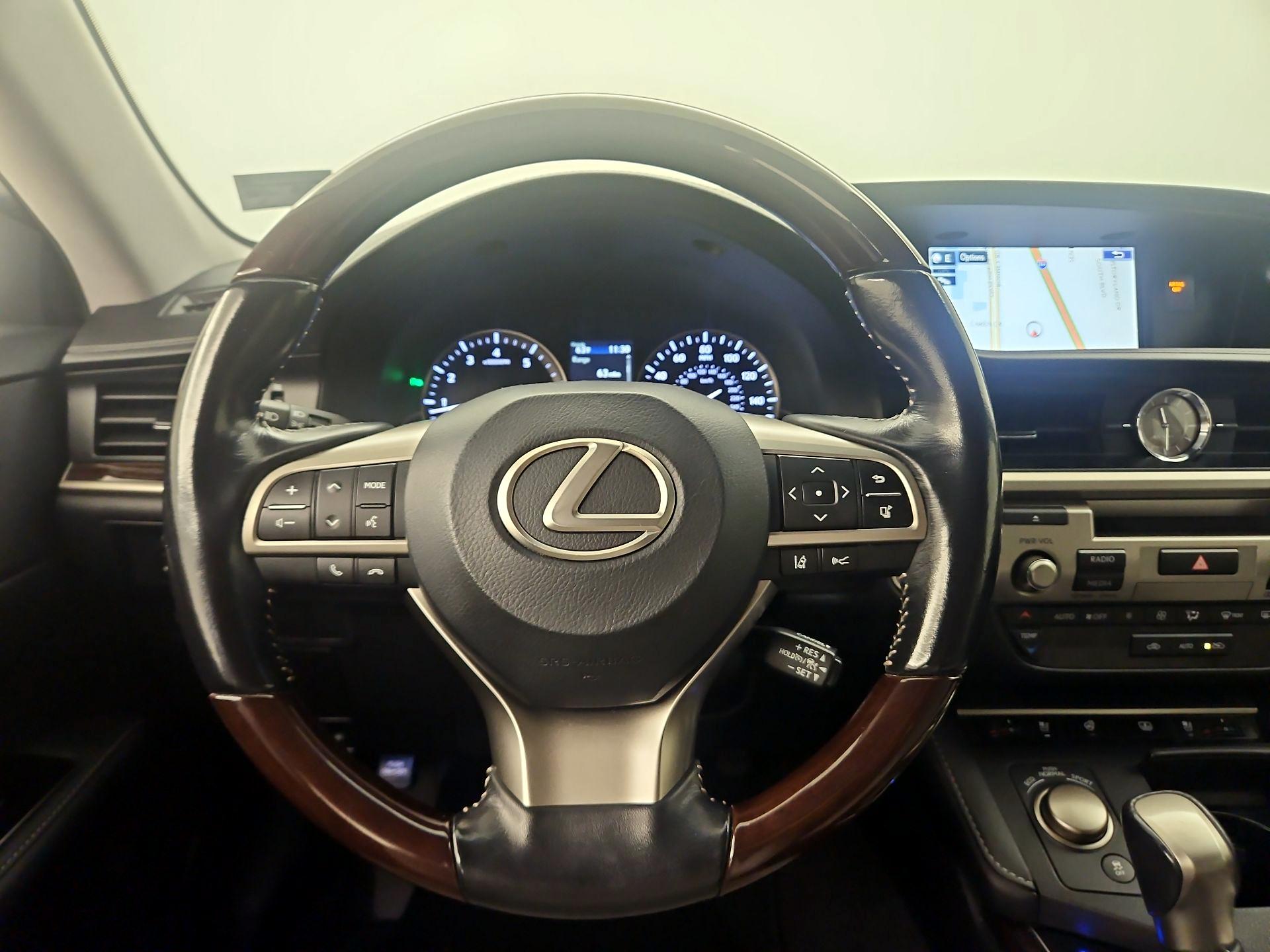 Thumbnail: 2016 Lexus ES - 10