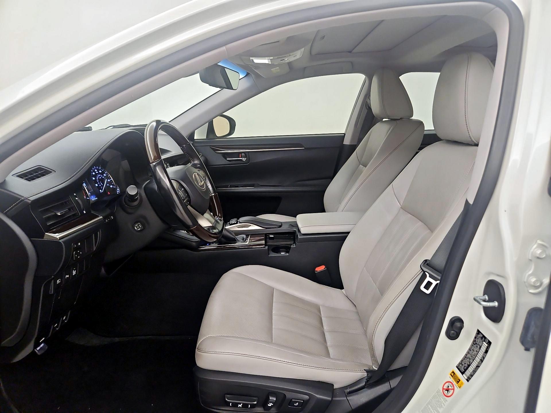 Thumbnail: 2016 Lexus ES - 11