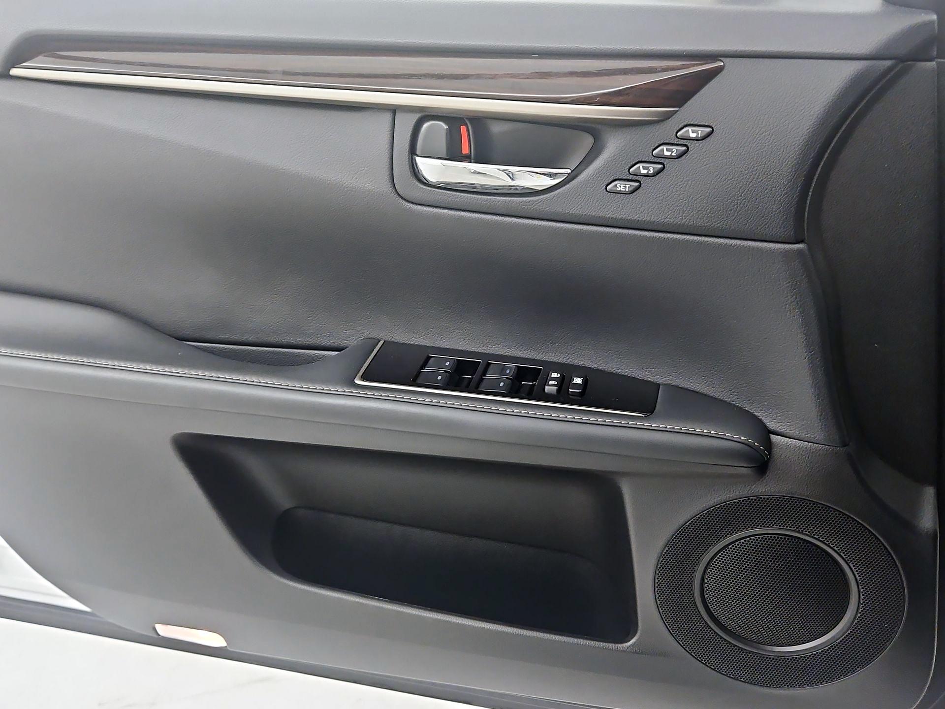 Thumbnail: 2016 Lexus ES - 12
