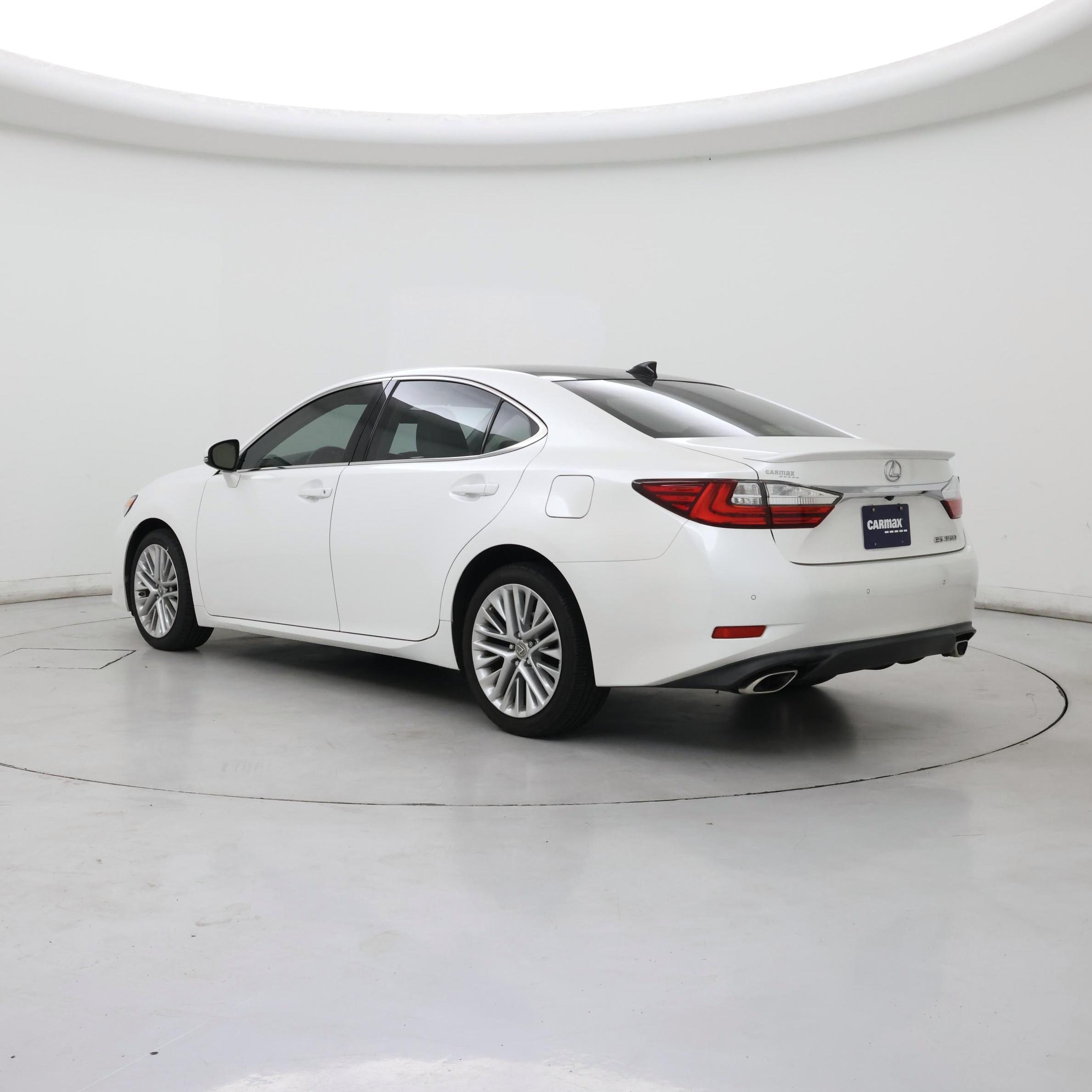 Thumbnail: 2016 Lexus ES - 2
