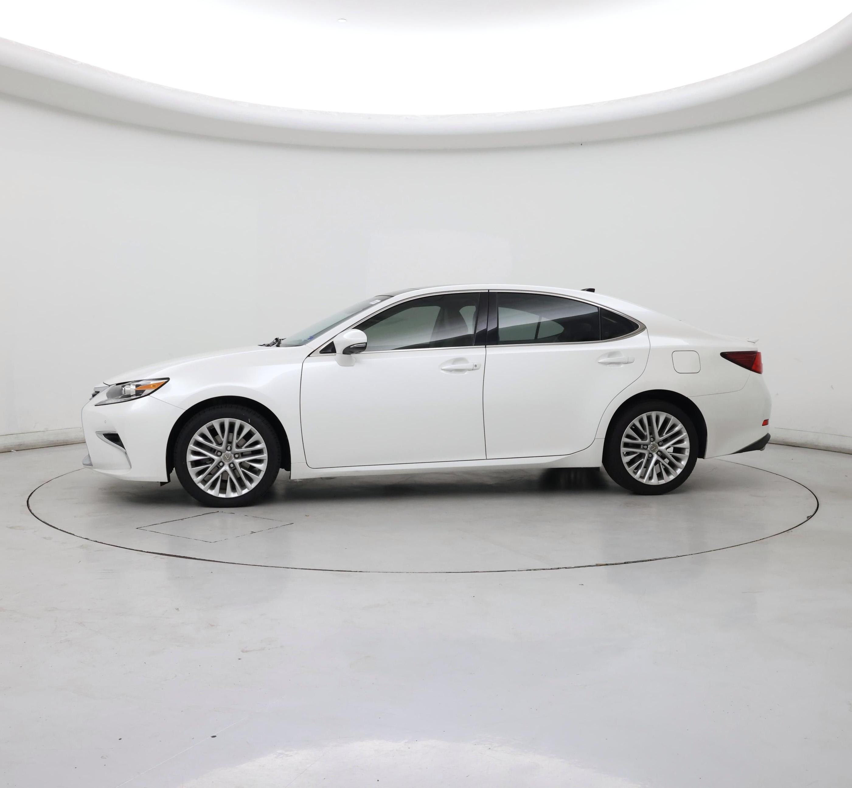 Thumbnail: 2016 Lexus ES - 3