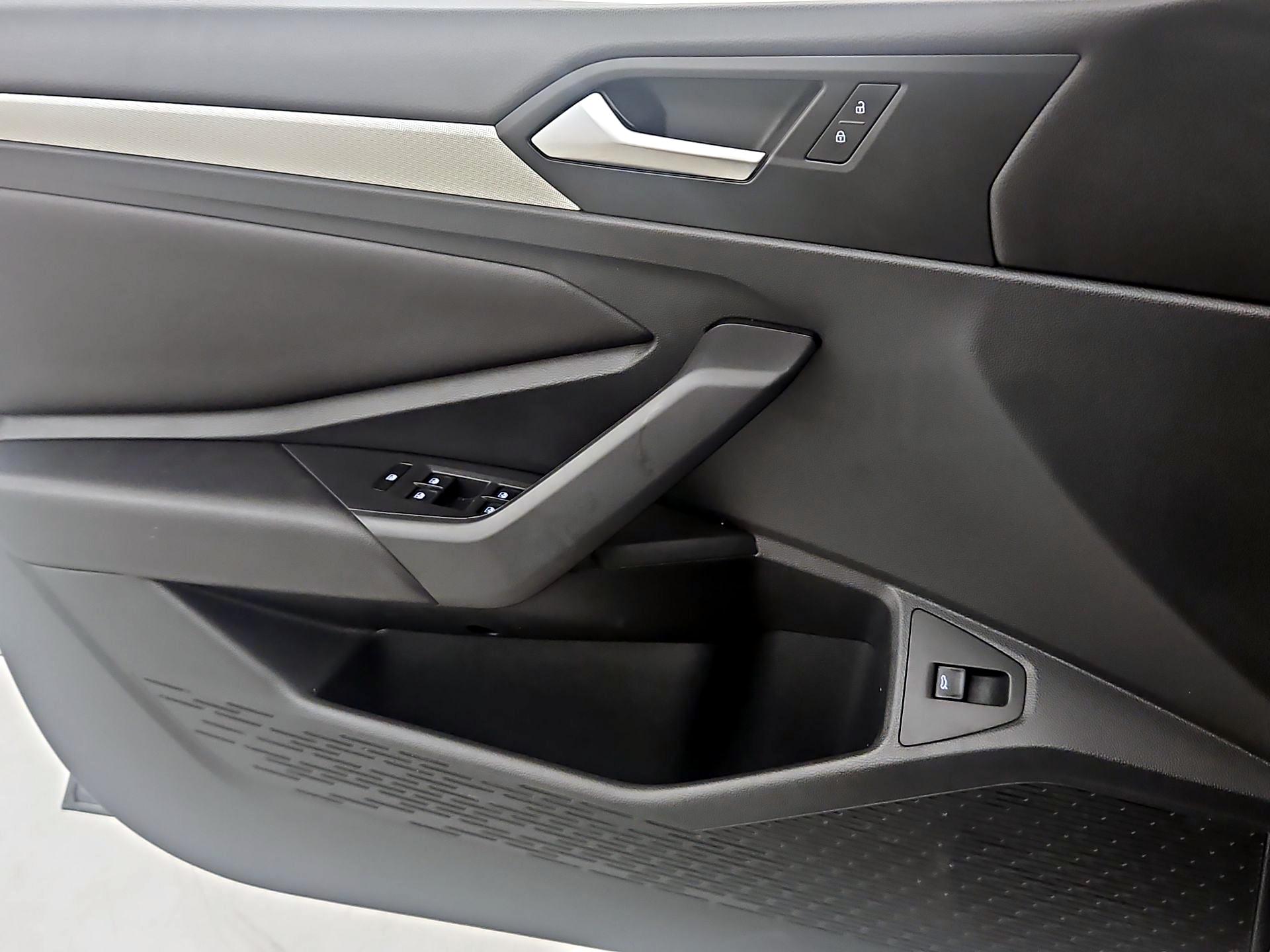 Thumbnail: 2019 Volkswagen Jetta - 12