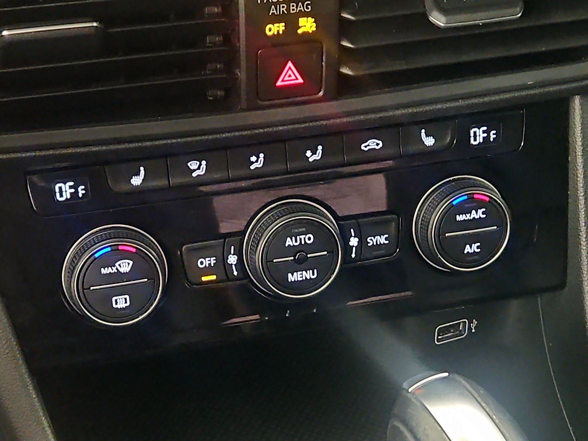 Thumbnail: 2019 Volkswagen Jetta - 16