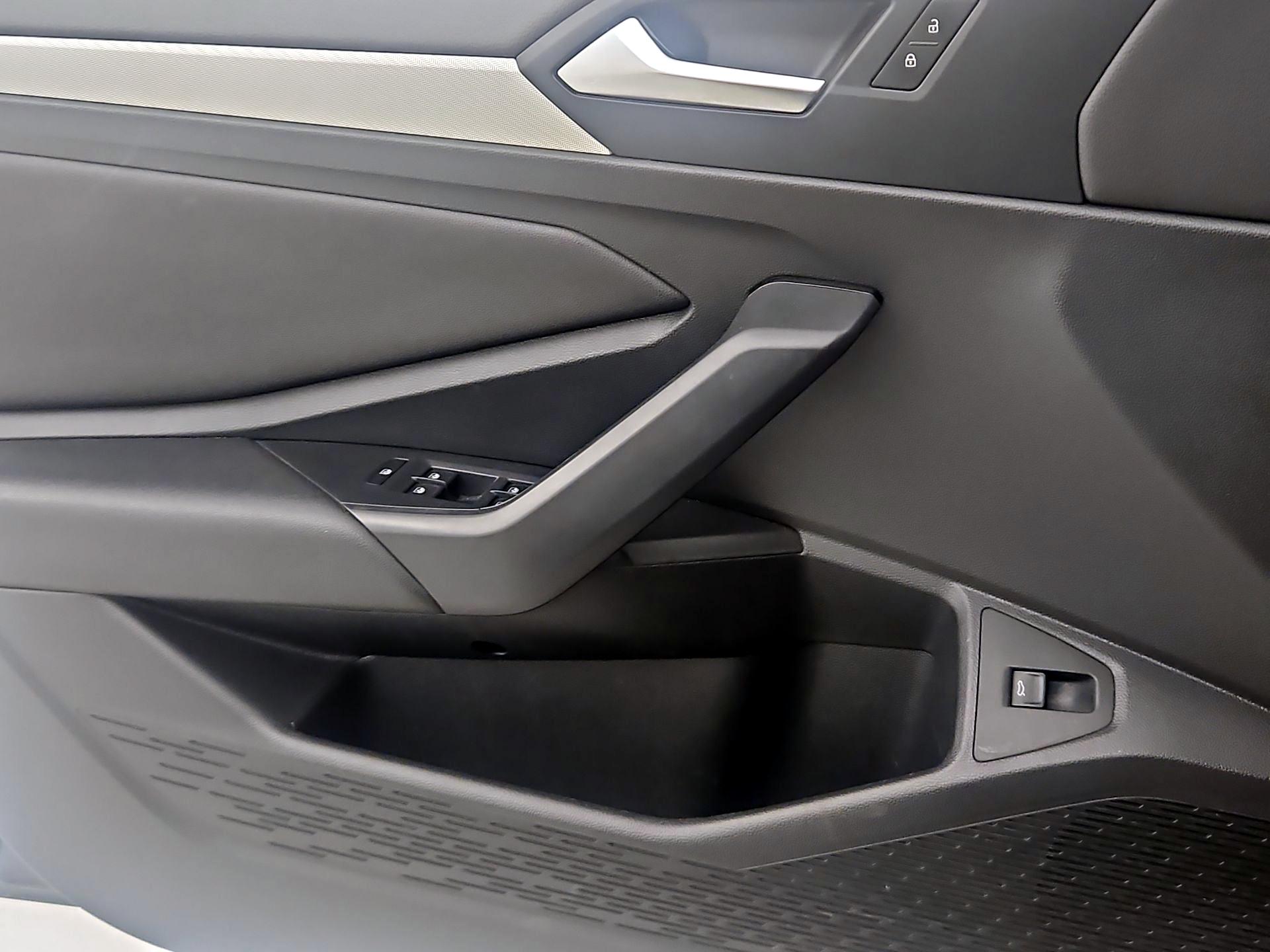 Thumbnail: 2019 Volkswagen Jetta - 12