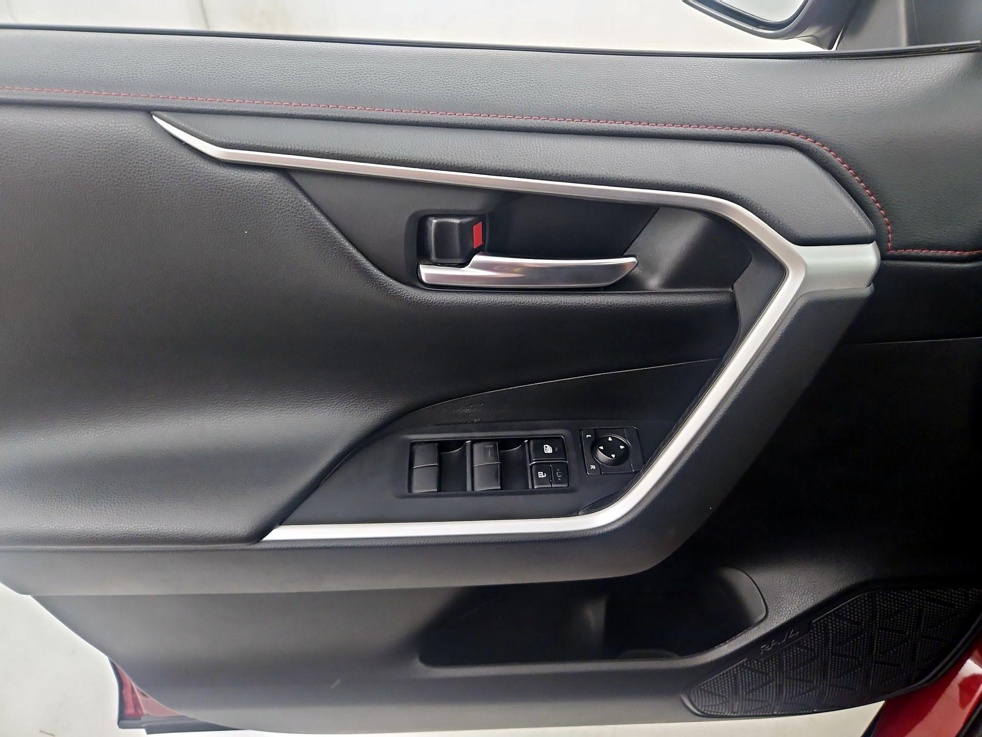 Thumbnail: 2021 Toyota RAV4 - 12
