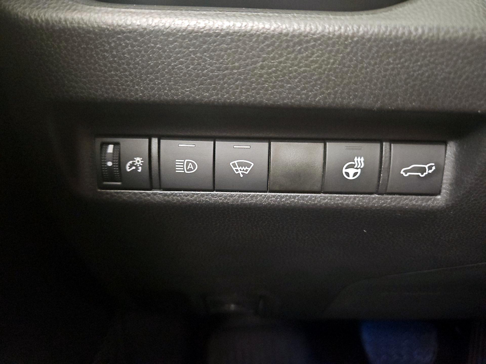 Thumbnail: 2021 Toyota RAV4 - 13