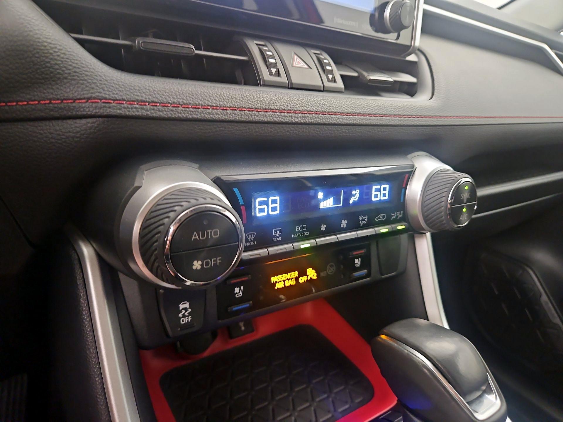 Thumbnail: 2021 Toyota RAV4 - 16