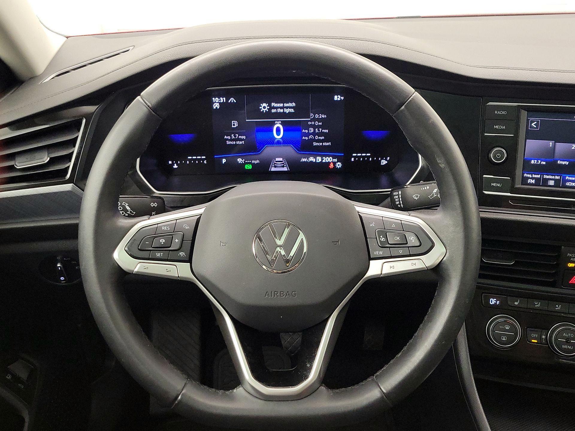 Thumbnail: 2024 Volkswagen Jetta - 10