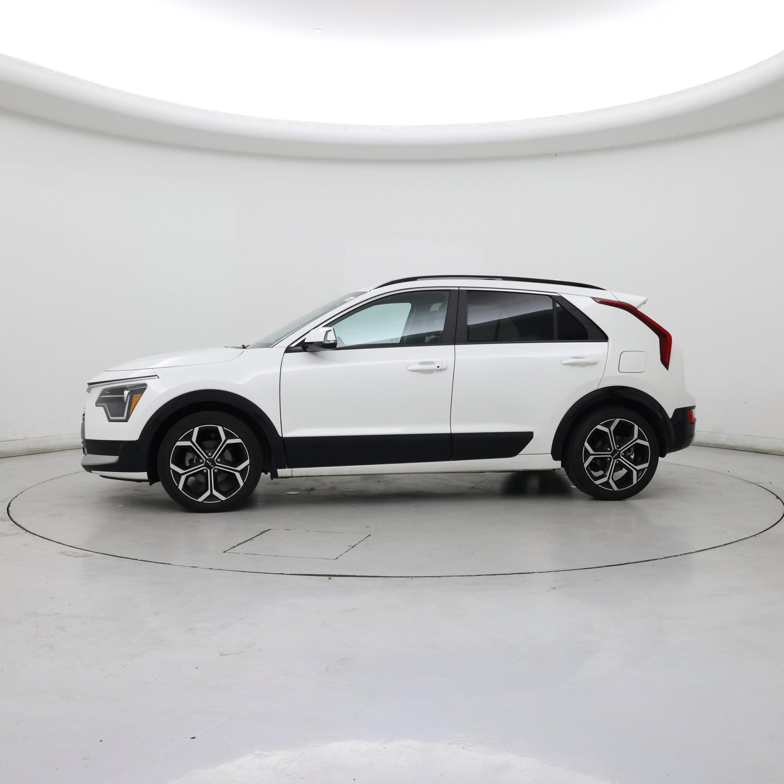 Thumbnail: 2024 Kia Niro - 3