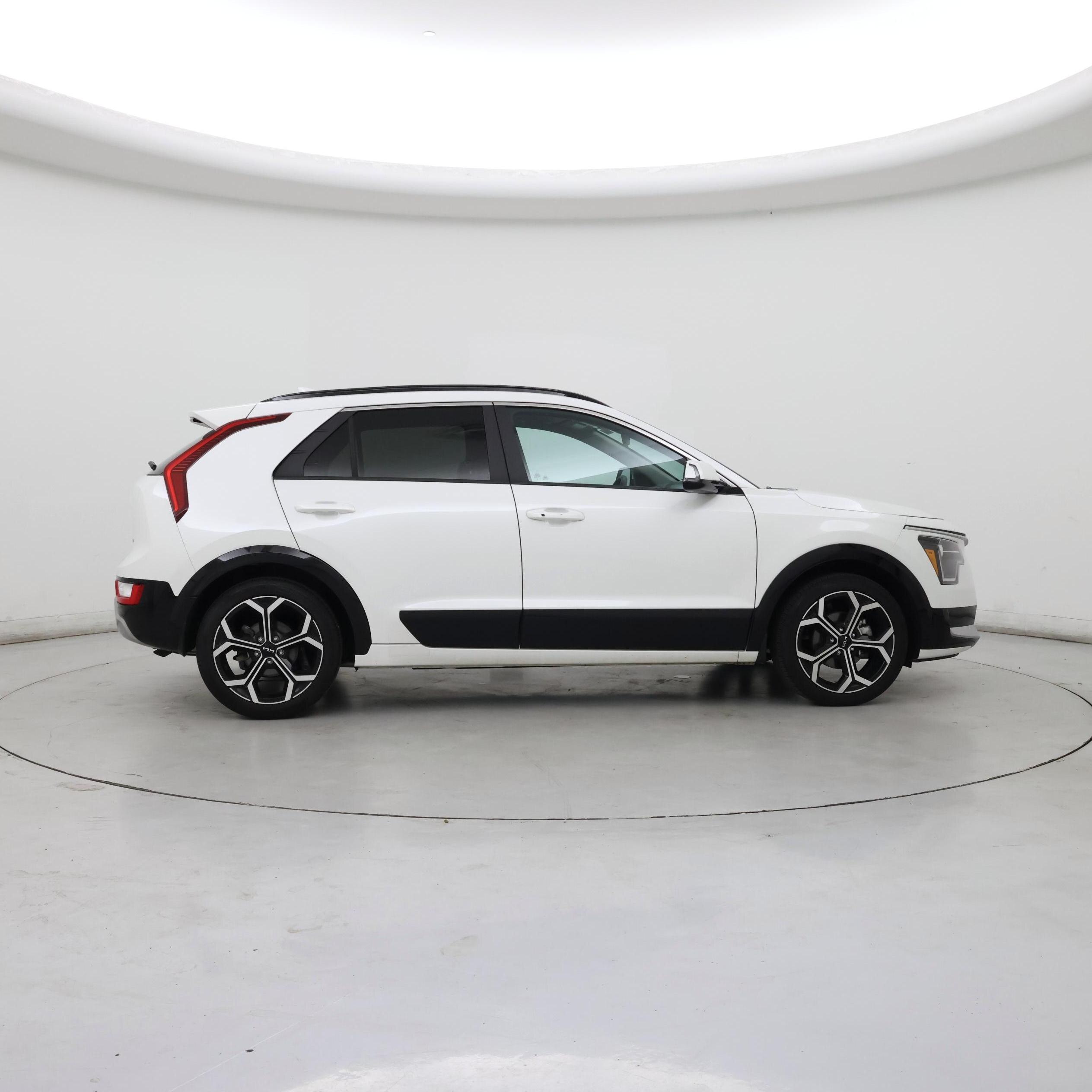 Thumbnail: 2024 Kia Niro - 7