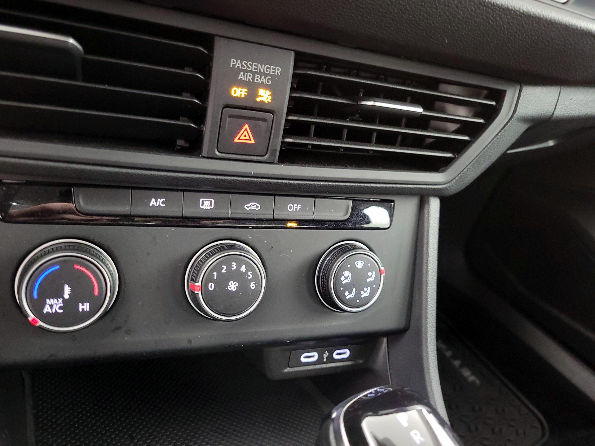 Thumbnail: 2024 Volkswagen Jetta - 16