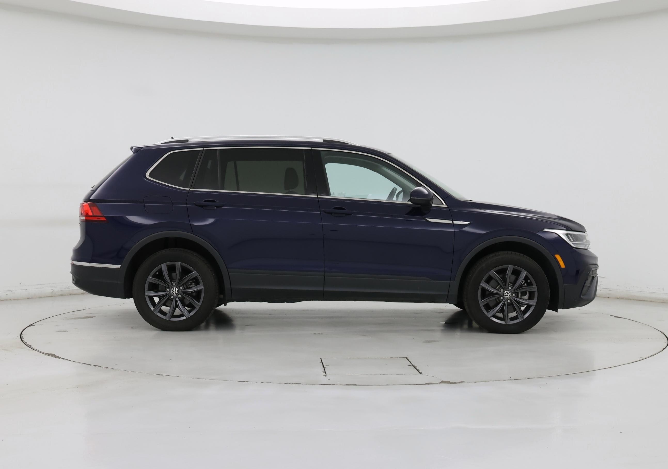 Thumbnail: 2023 Volkswagen Tiguan - 7