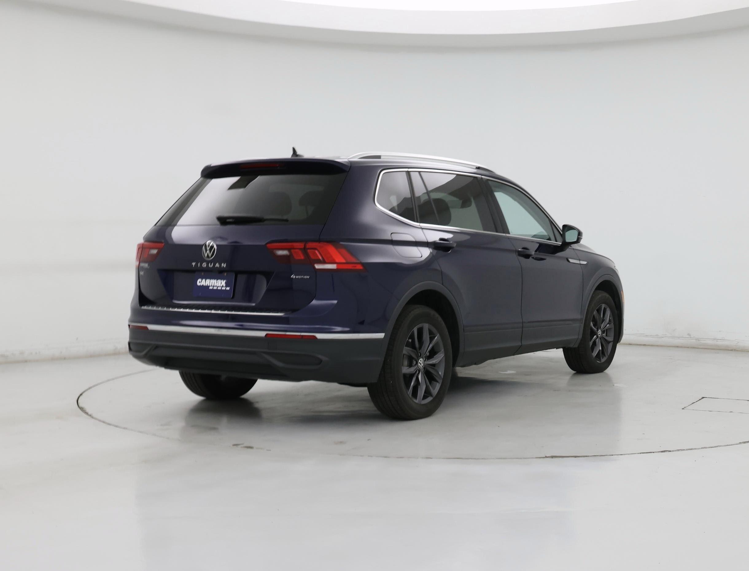 Thumbnail: 2023 Volkswagen Tiguan - 8