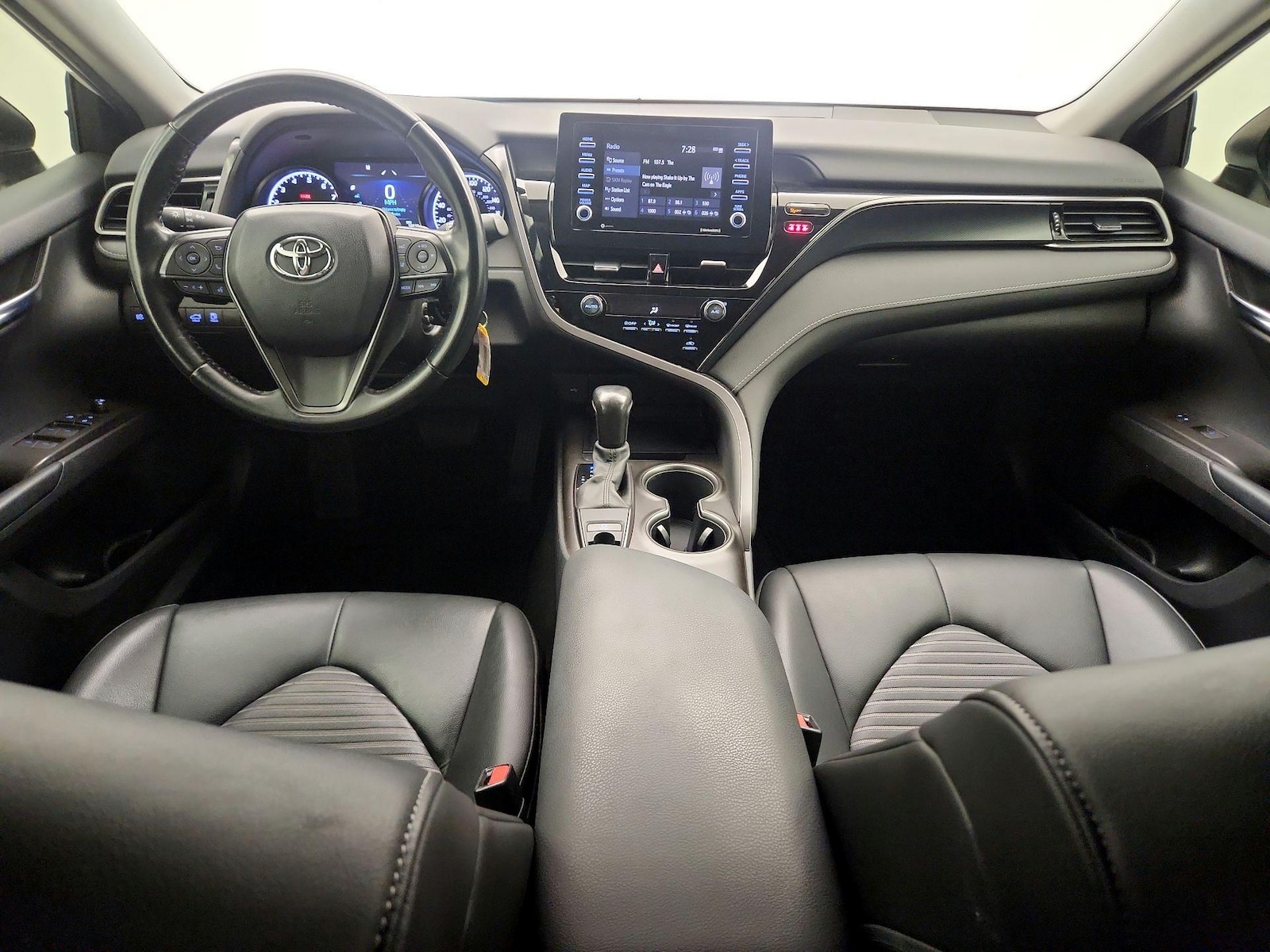 2021 Toyota Camry SE - Photo 10