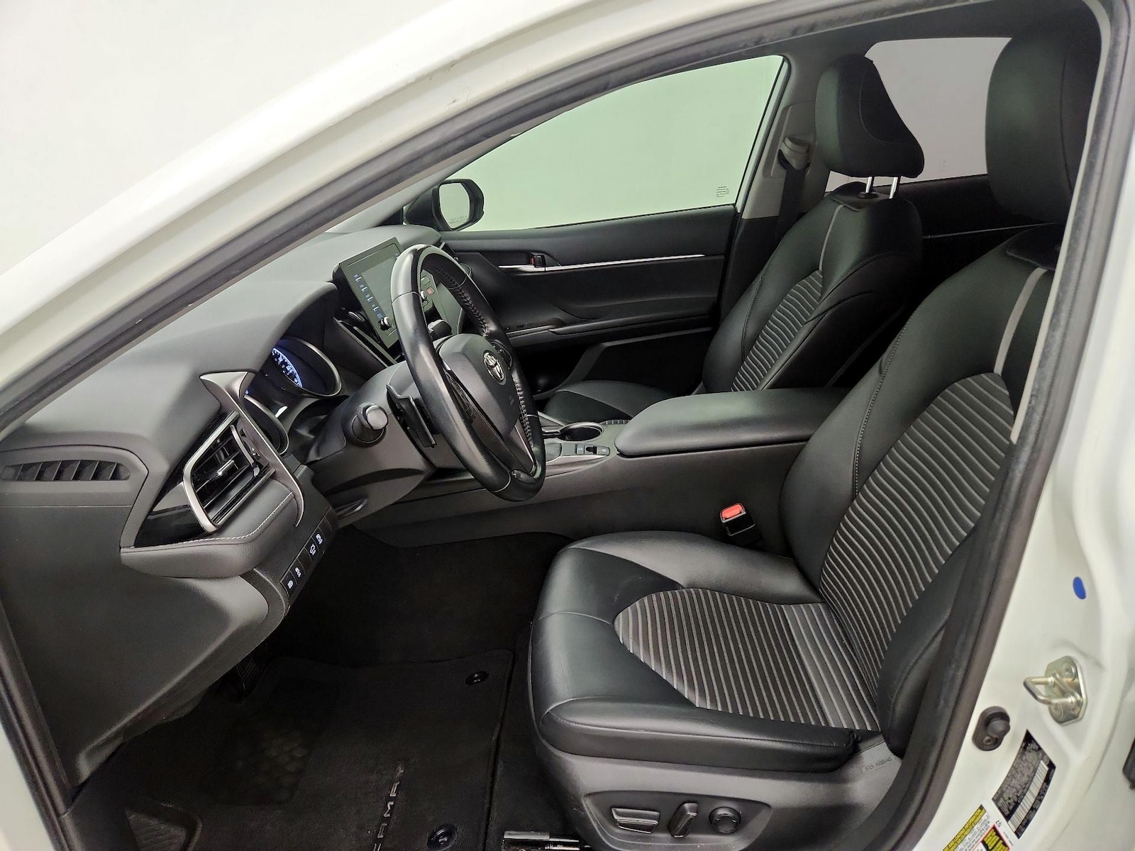 2021 Toyota Camry SE - Photo 12