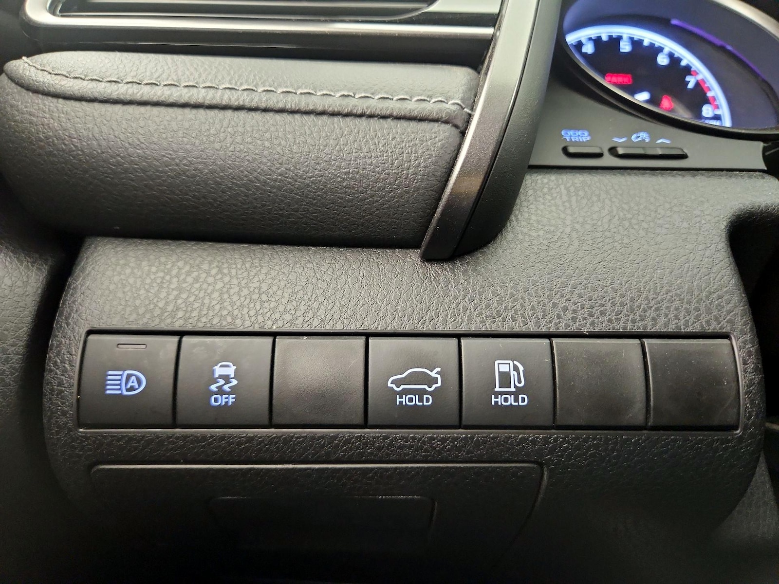 2021 Toyota Camry SE - Photo 14