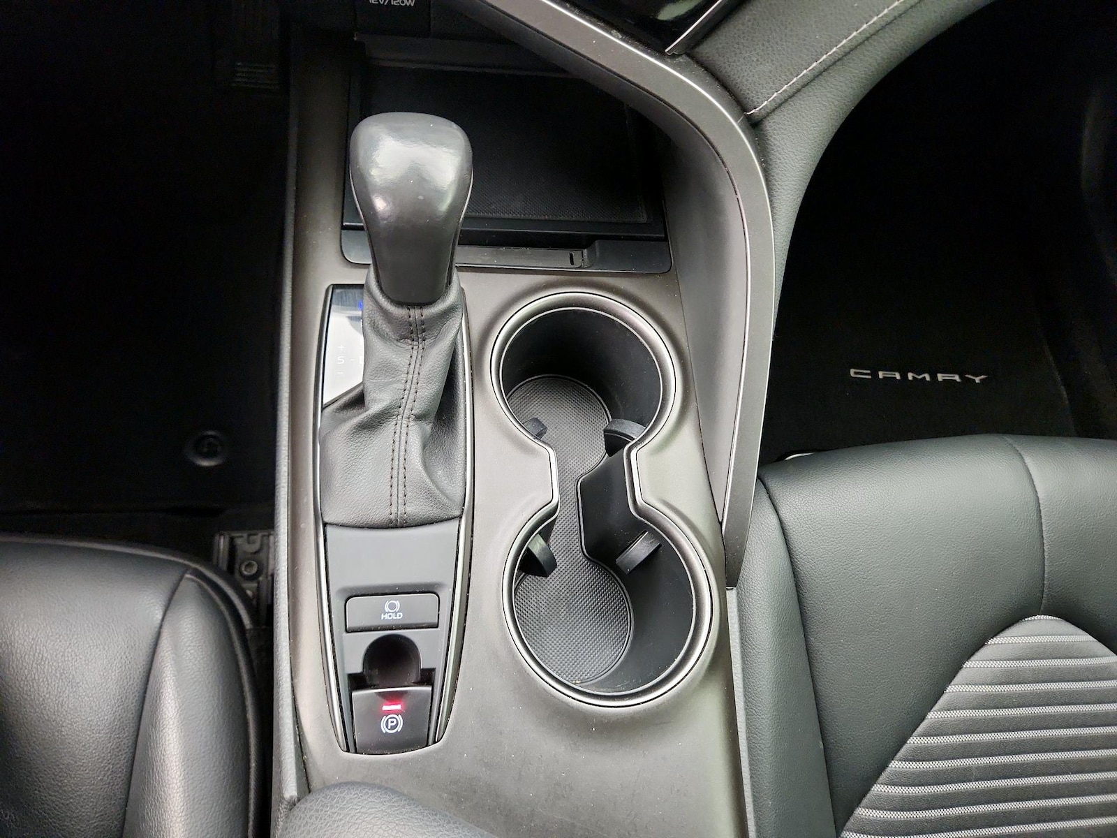 2021 Toyota Camry SE - Photo 18