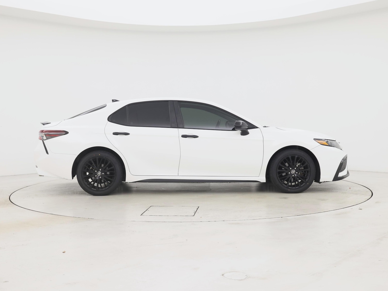 2021 Toyota Camry SE - Photo 8