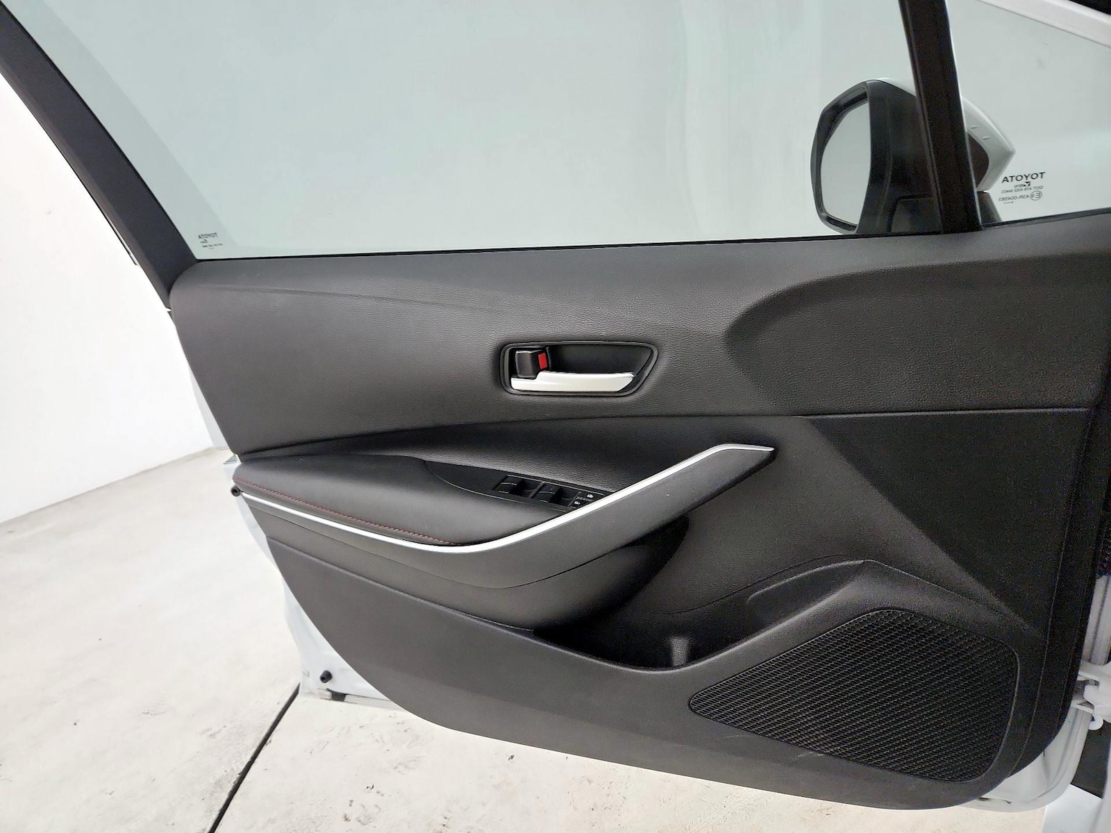 2025 Toyota Corolla SE - Photo 11