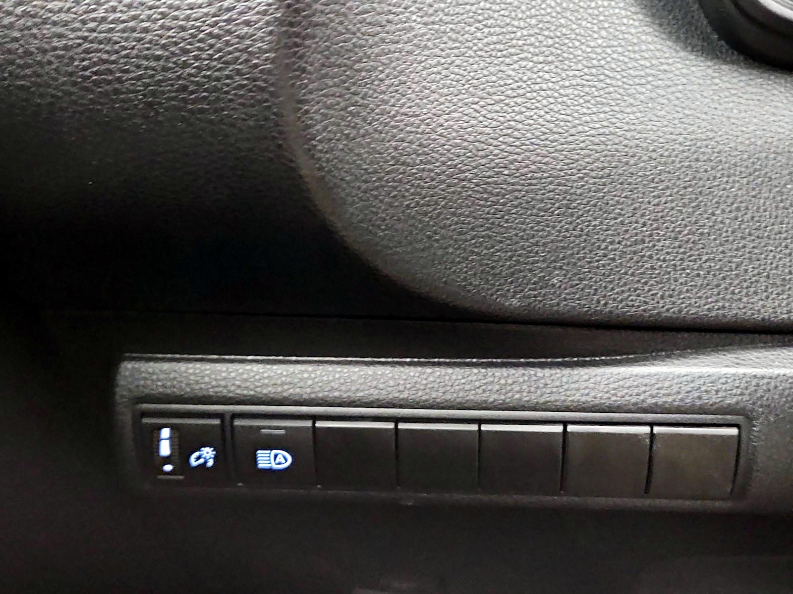 2025 Toyota Corolla SE - Photo 12