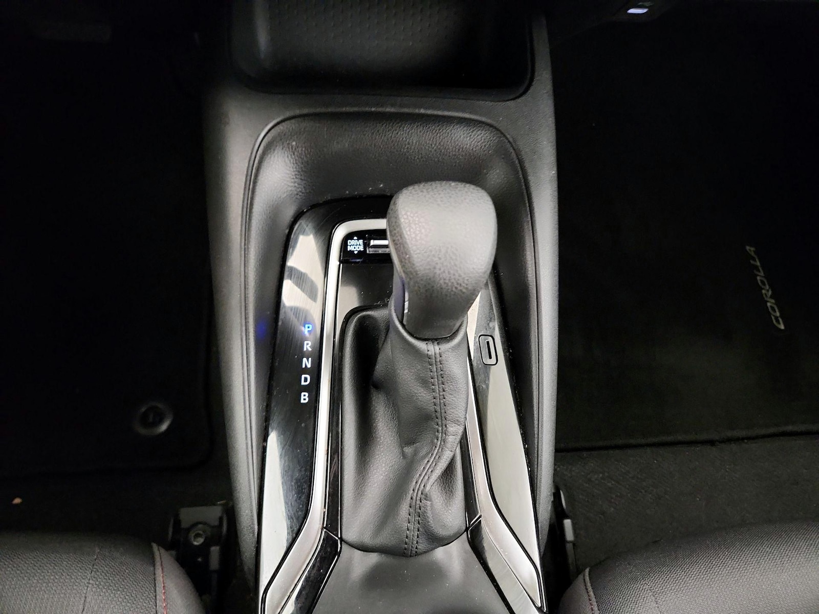 2025 Toyota Corolla SE - Photo 16
