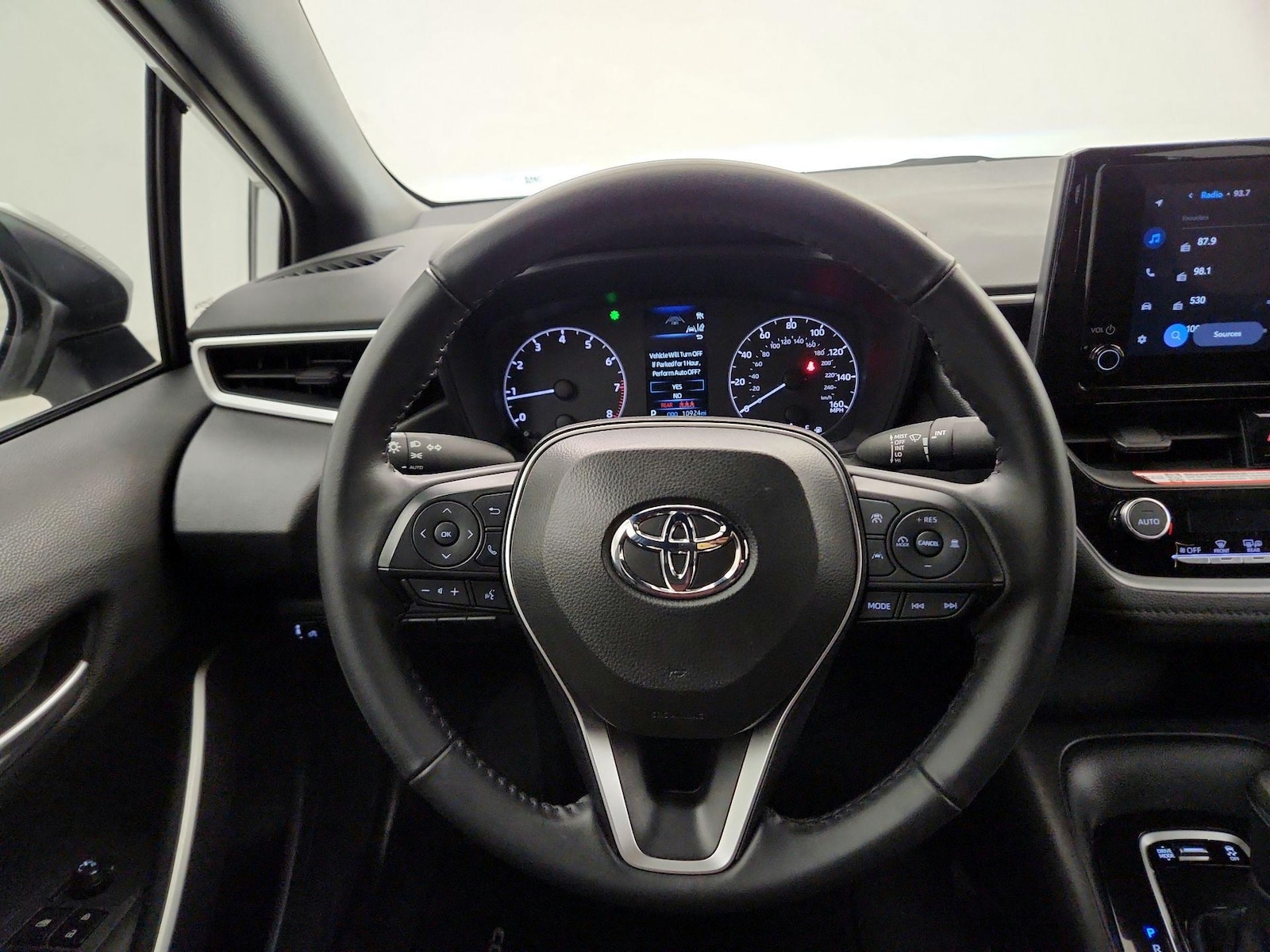 2025 Toyota Corolla SE - Photo 9