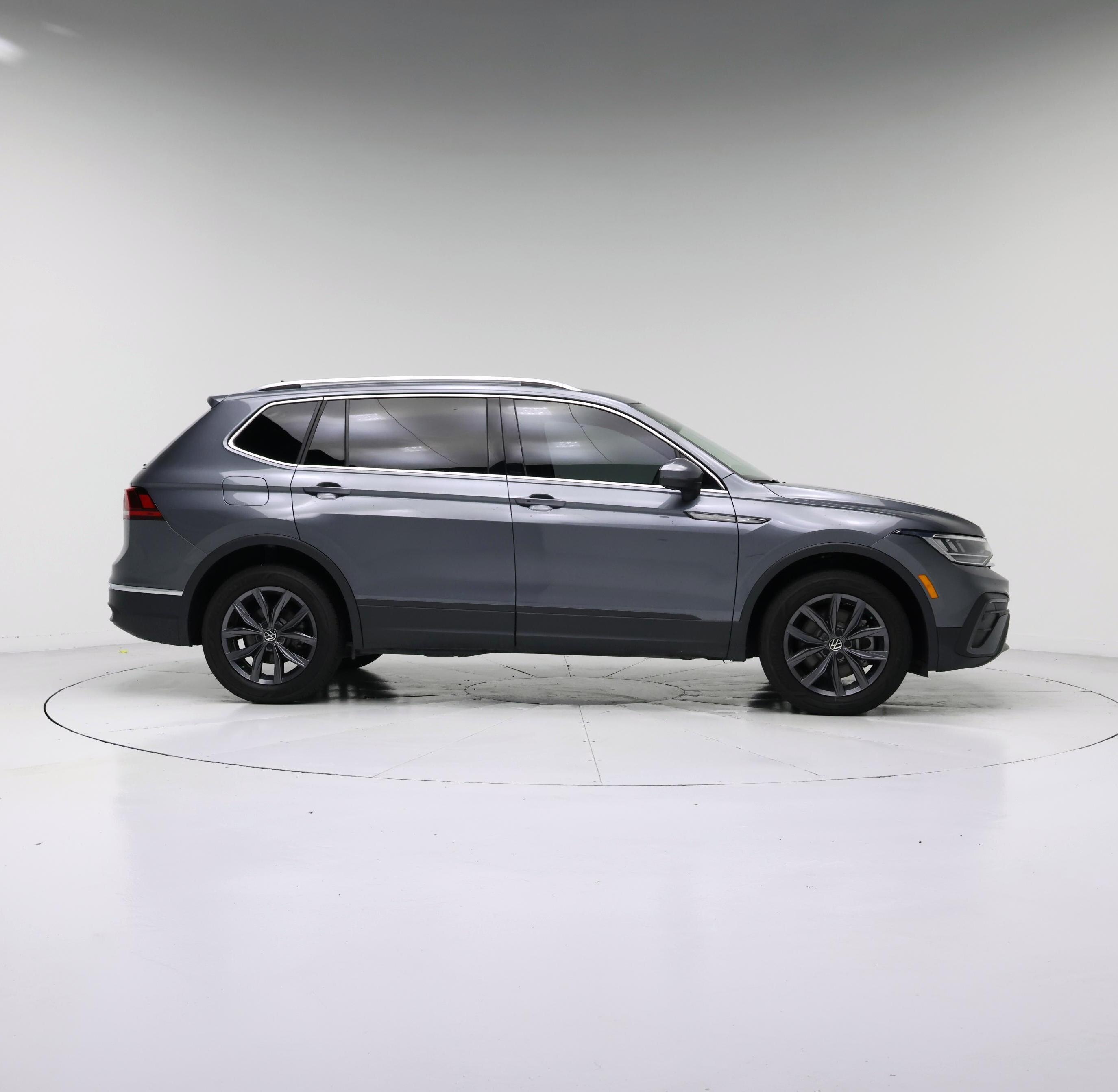 Gray 2024 Volkswagen Tiguan SE FWD SUV / Crossover Front-Wheel Drive Automatic