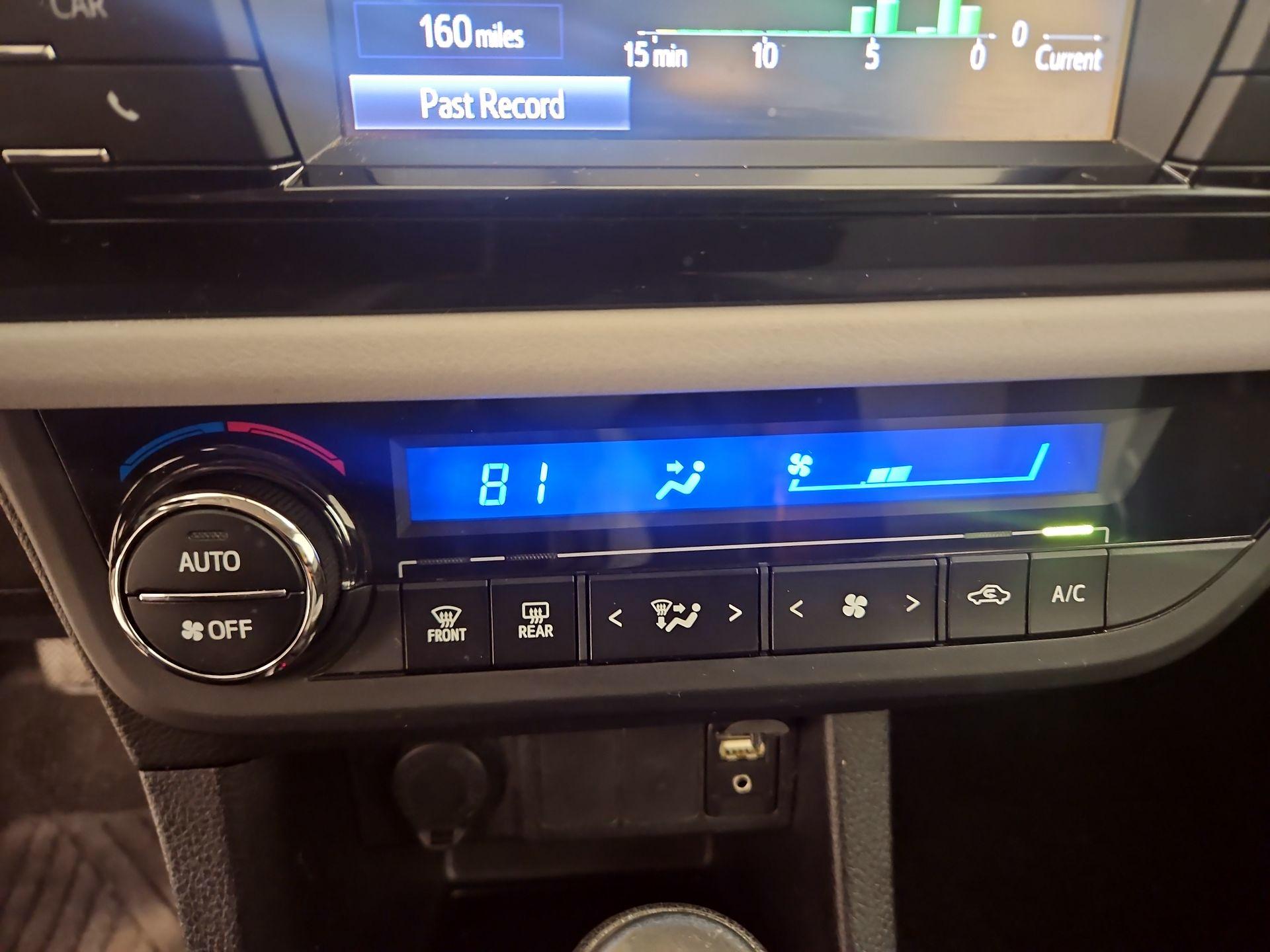 Thumbnail: 2014 Toyota Corolla - 16