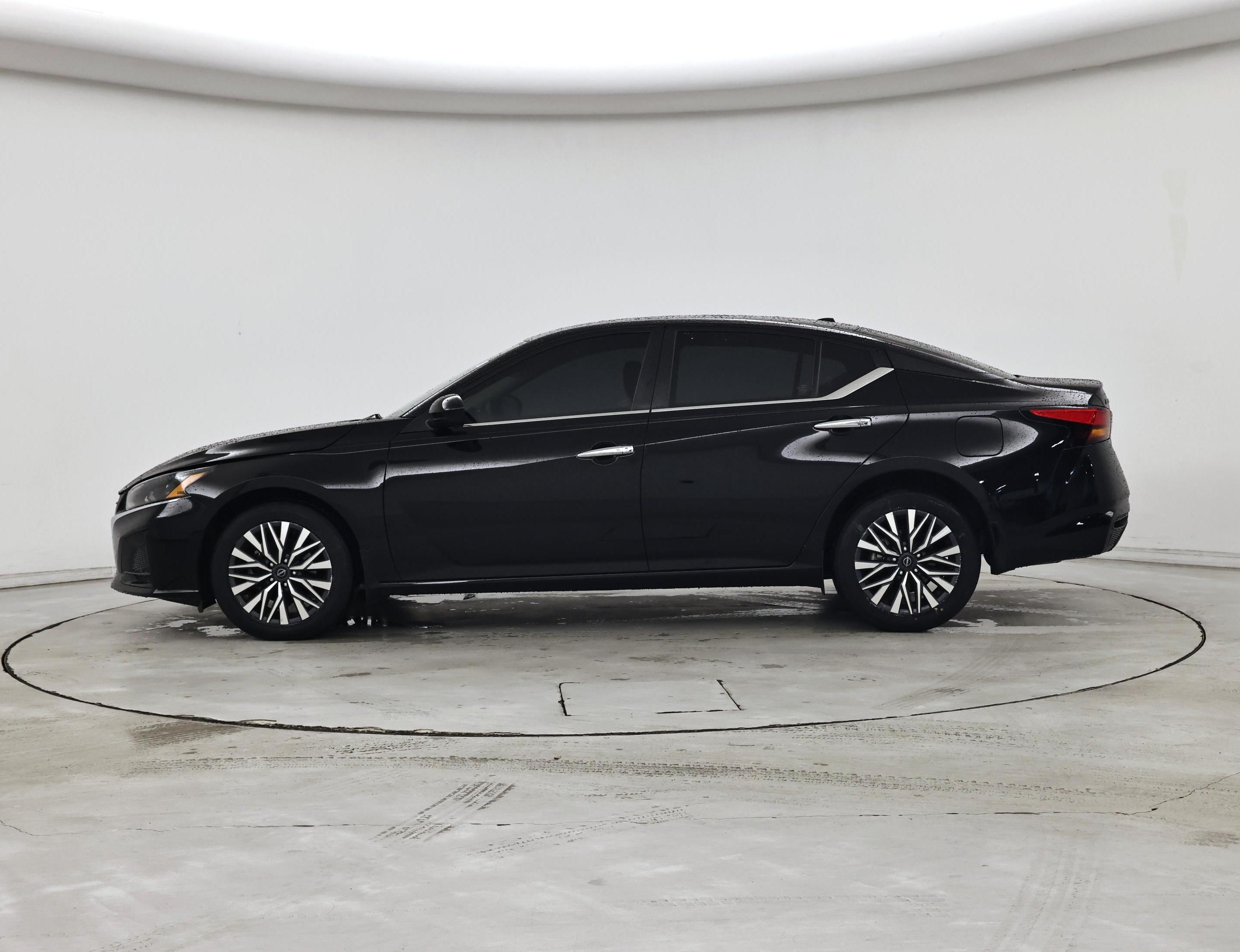 Thumbnail: 2023 Nissan Altima - 3