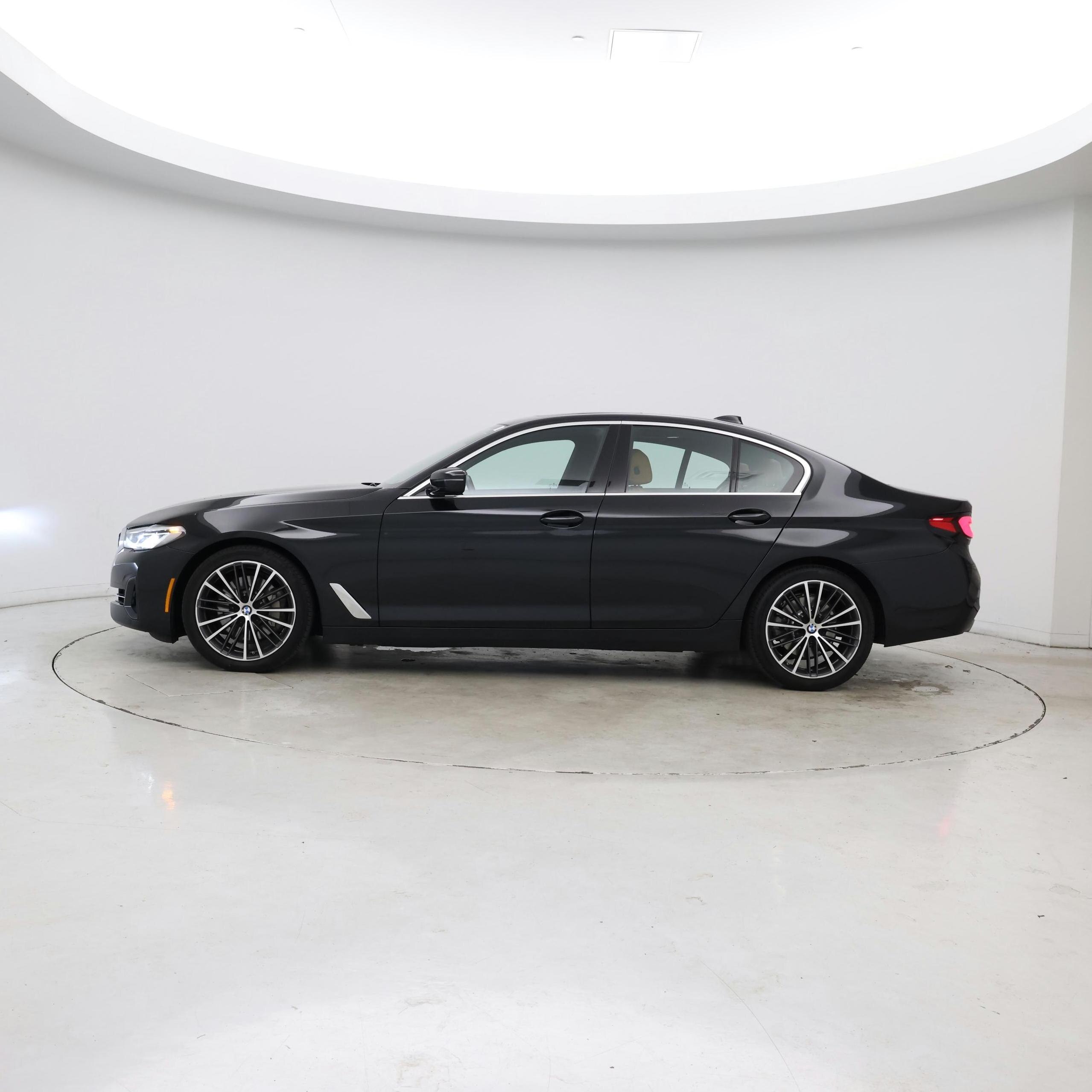Thumbnail: 2022 BMW 5 Series - 3