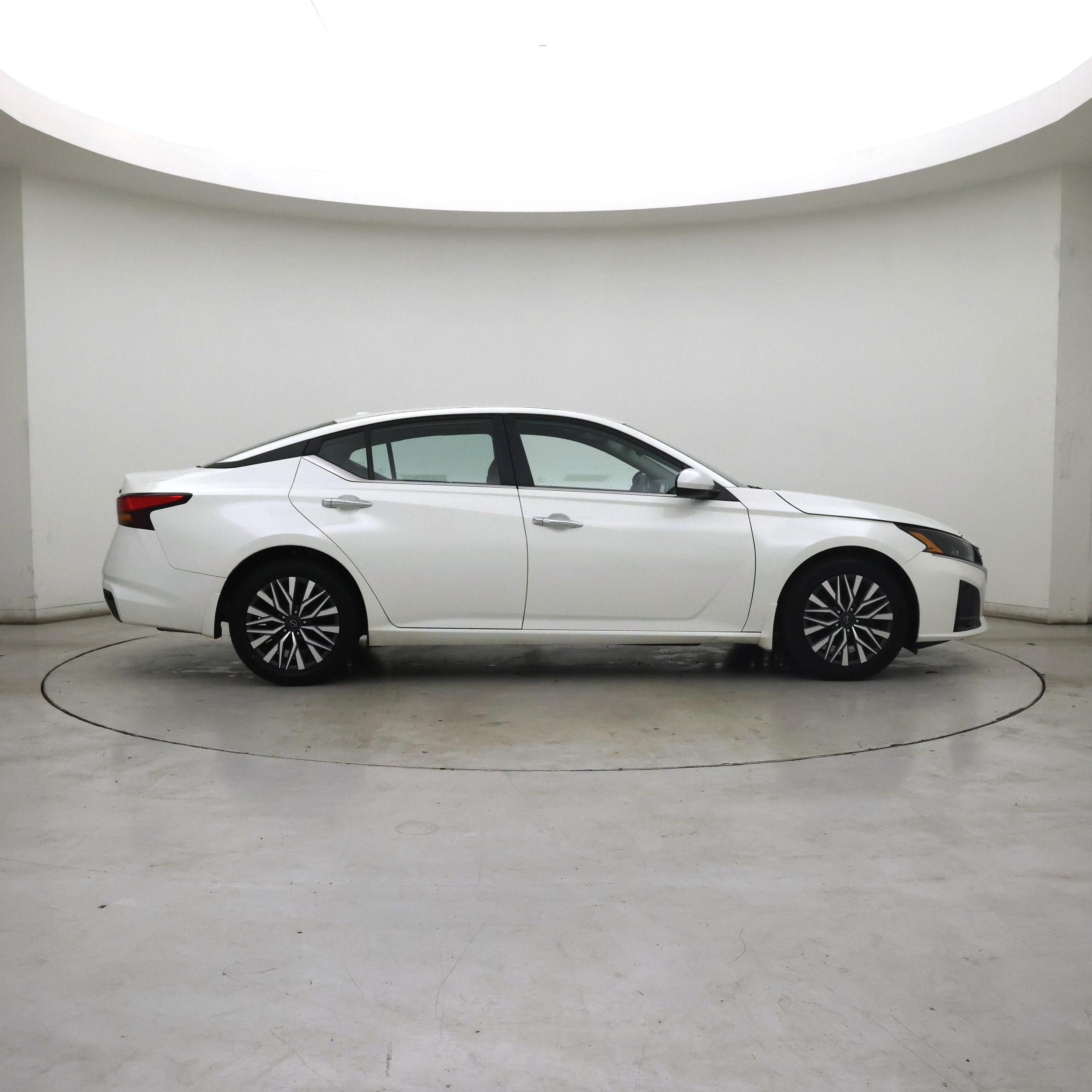 Thumbnail: 2023 Nissan Altima - 7