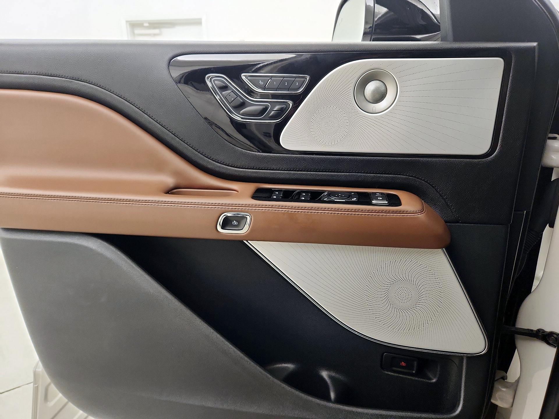 Thumbnail: 2021 Lincoln Aviator - 12