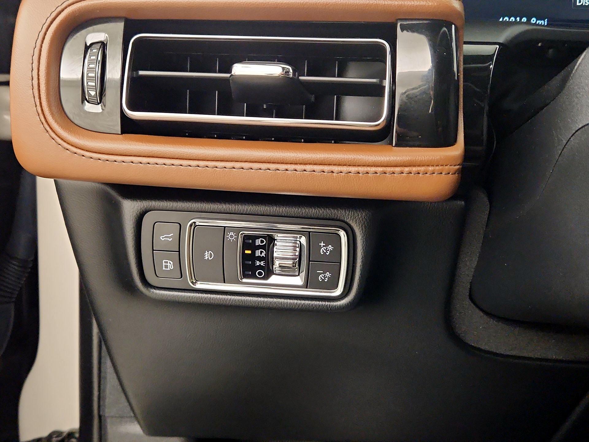 Thumbnail: 2021 Lincoln Aviator - 13