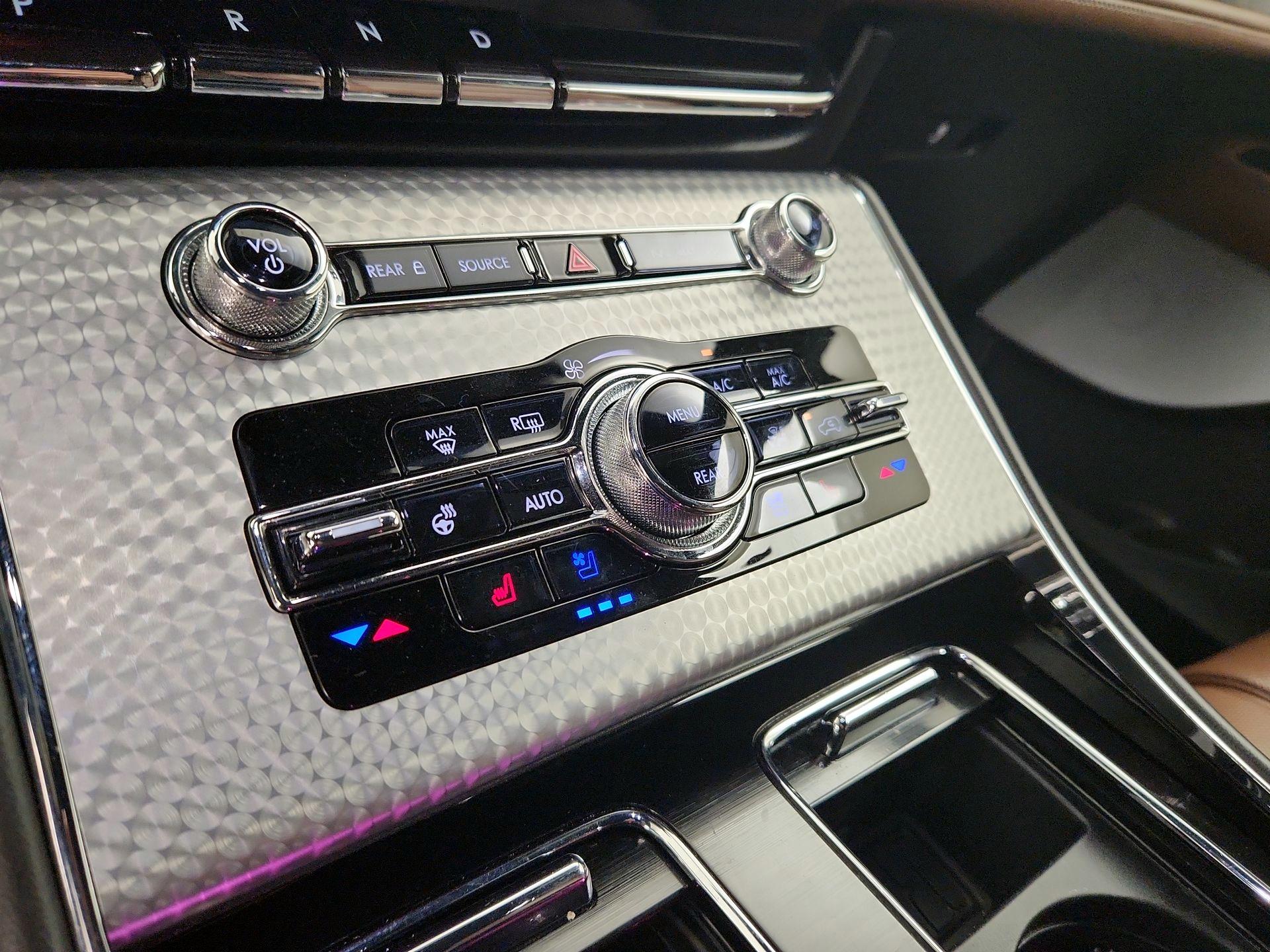 Thumbnail: 2021 Lincoln Aviator - 17