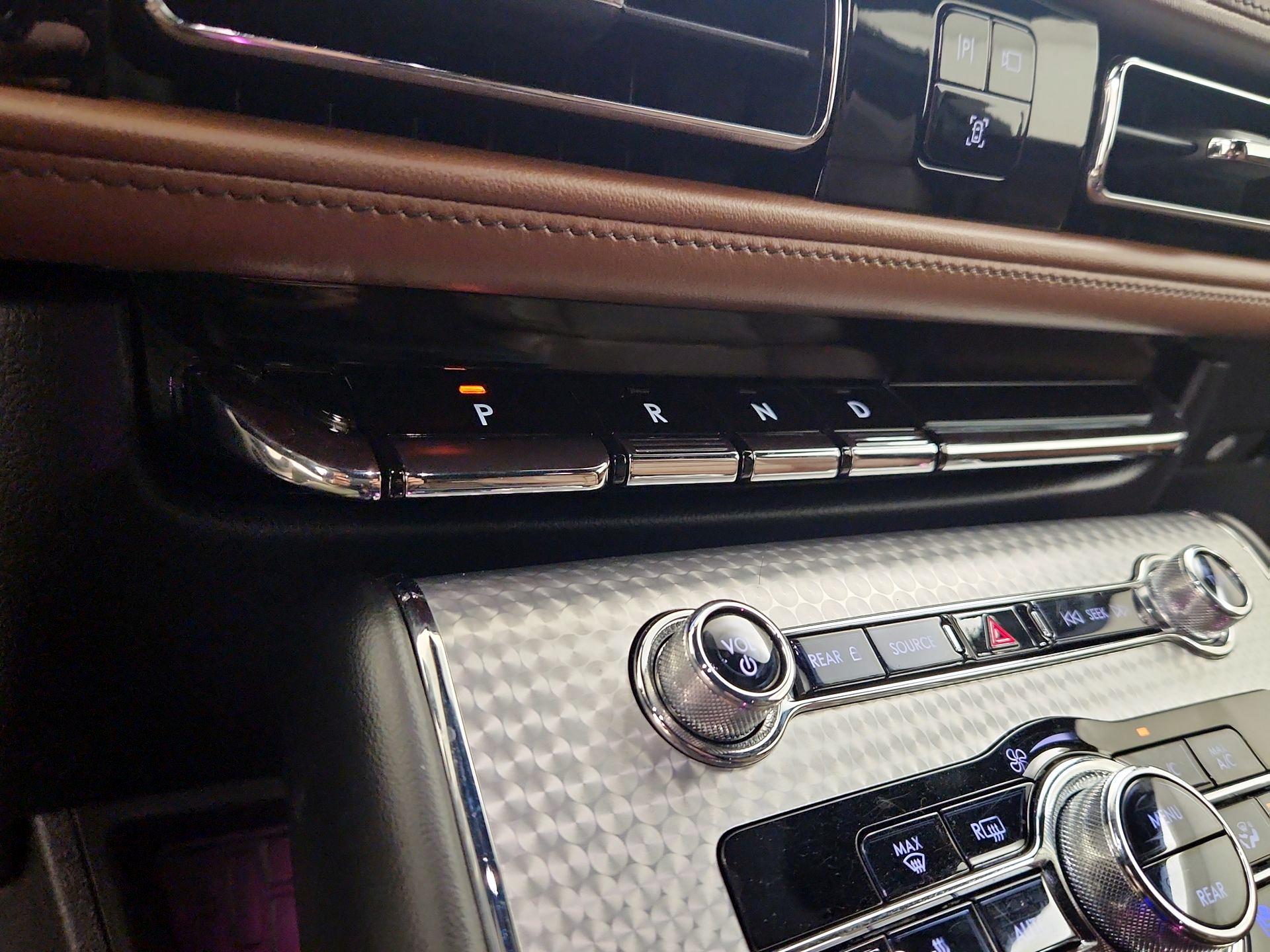 Thumbnail: 2021 Lincoln Aviator - 18