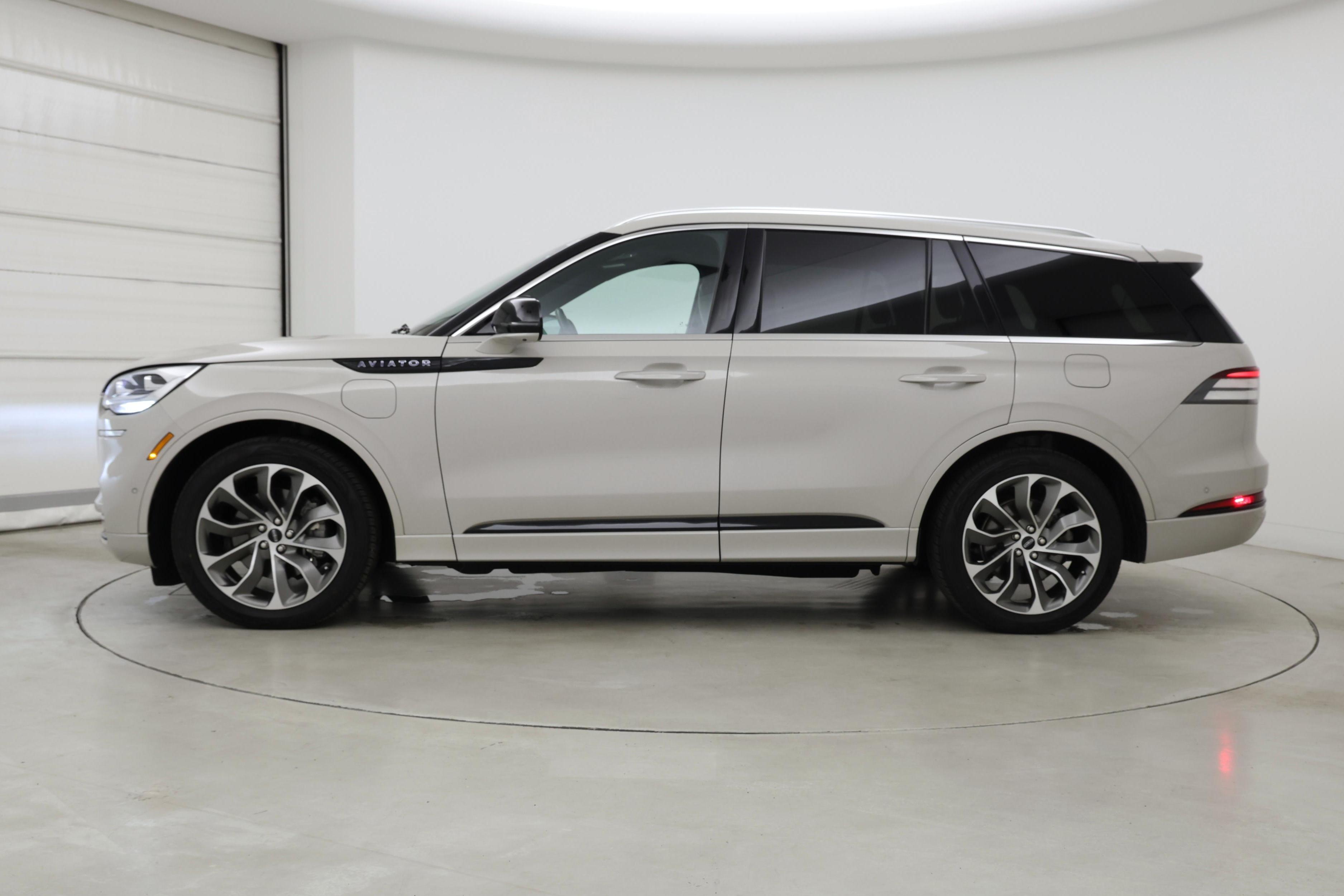 Thumbnail: 2021 Lincoln Aviator - 3