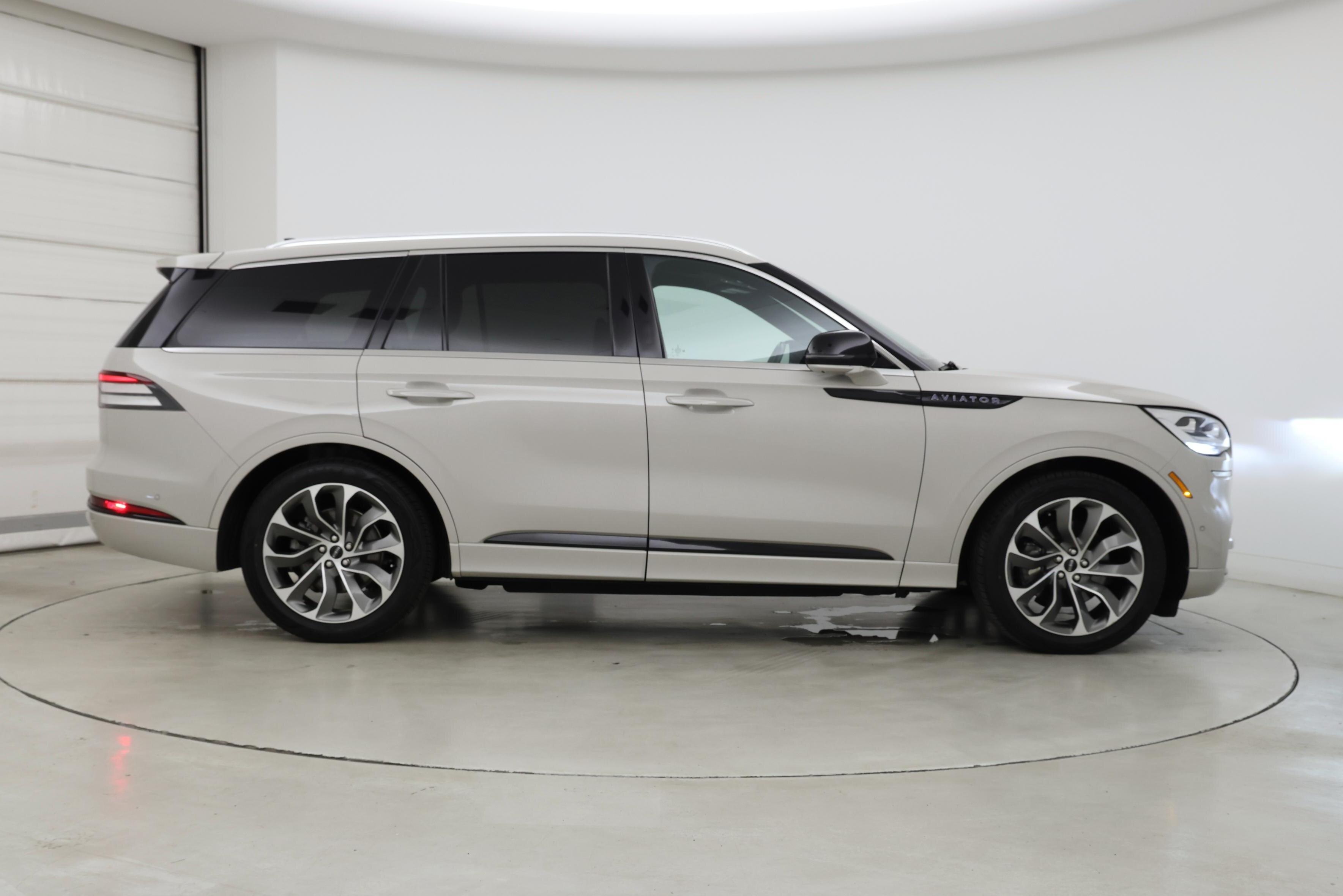Thumbnail: 2021 Lincoln Aviator - 7